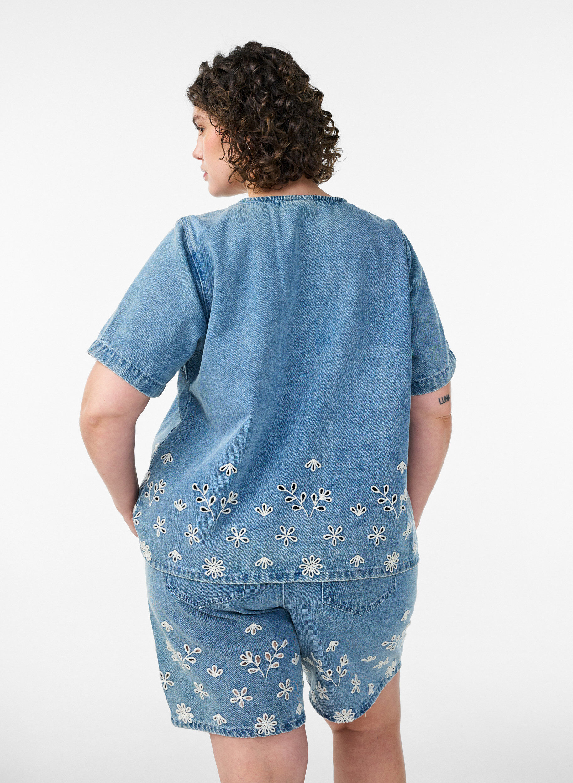 ZizziJeansshorts mit Lochstickerei und hoher Taille, Blau, Model image number 2
