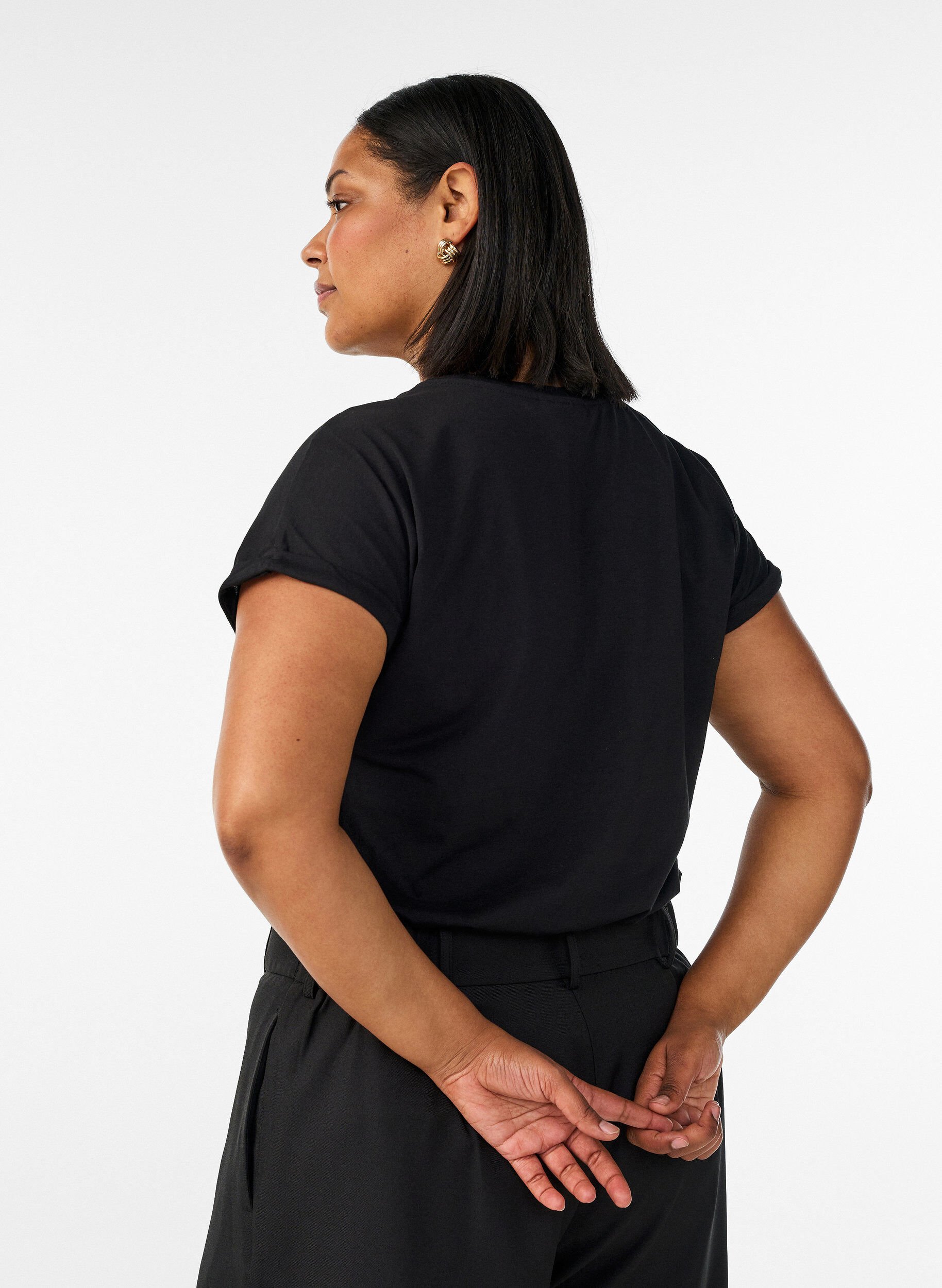 ZizziKurz&auml;rmeliges T-Shirt aus einer Baumwollmischung, Schwarz, Model image number 2