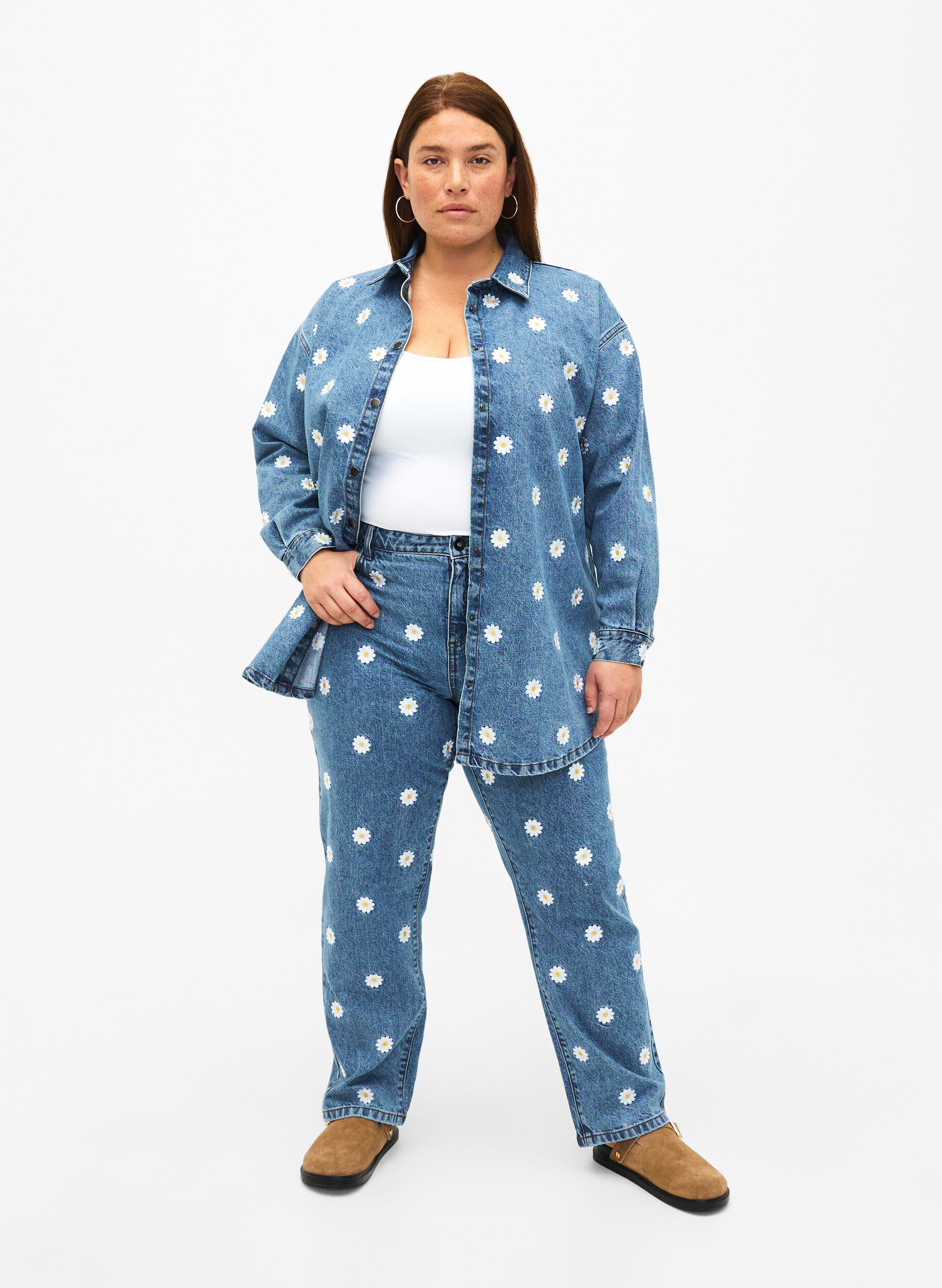Zizzi Gemma Jeans mit hoher Taille und G&auml;nsebl&uuml;mchen, Blau, Model image number 0