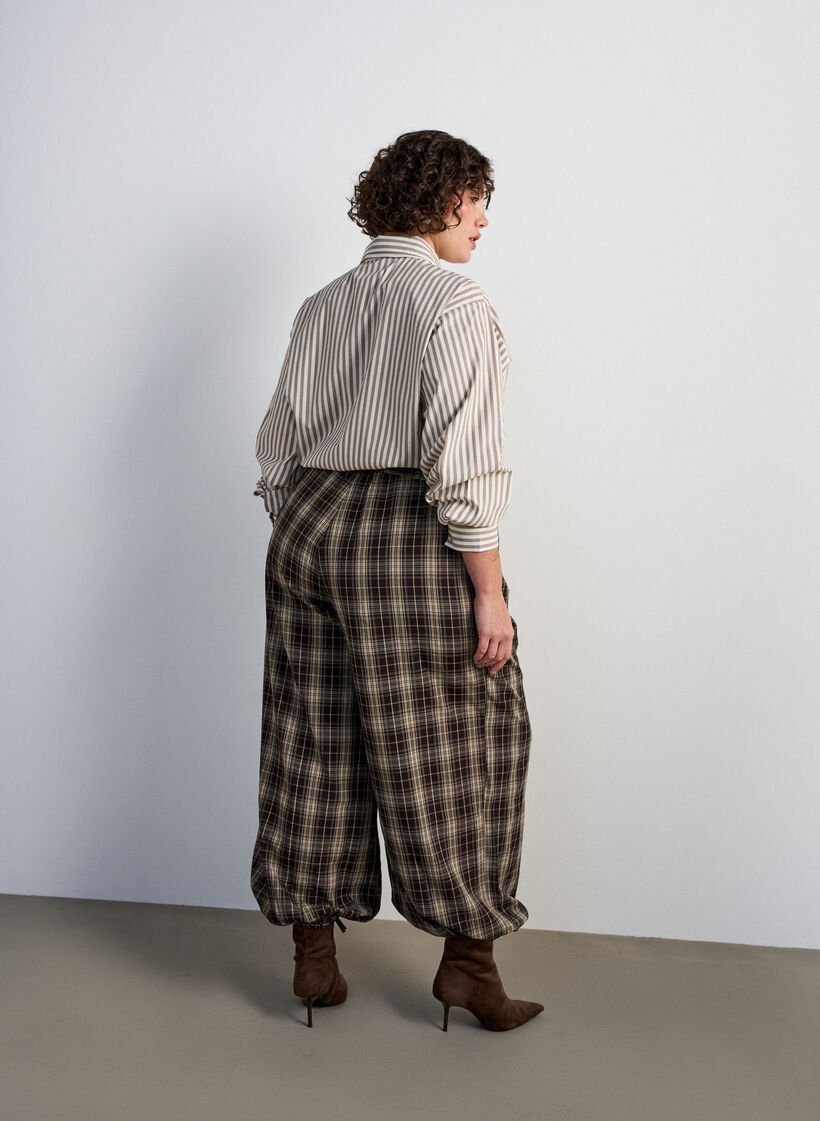 Gestreiftes Hemd mit abnehmbarer Schluppe, Beige, Model image number 2