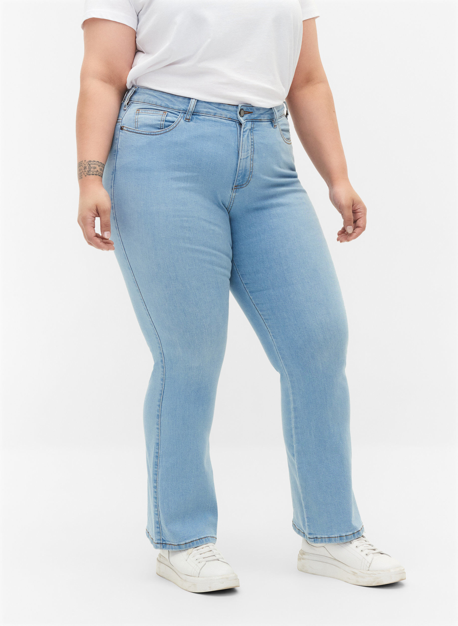 ZizziEllen Bootcut-Jeans mit hoher Taille, Blau, Model image number 2