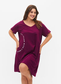 Organische Baumwoll-Nachthemd mit V-Ausschnitt , Dark Purple W. Be, Model