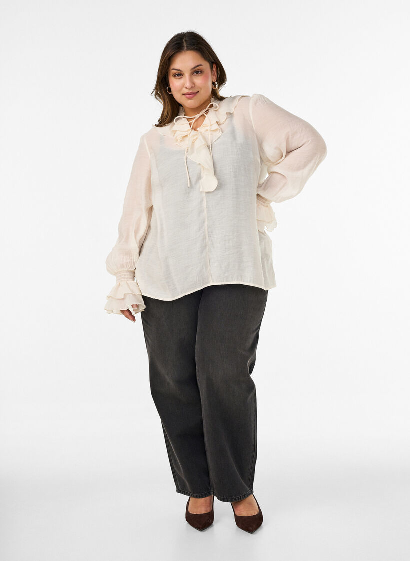 Viskosebluse mit R&uuml;schen und langen &Auml;rmeln, Vanille, Model image number 1