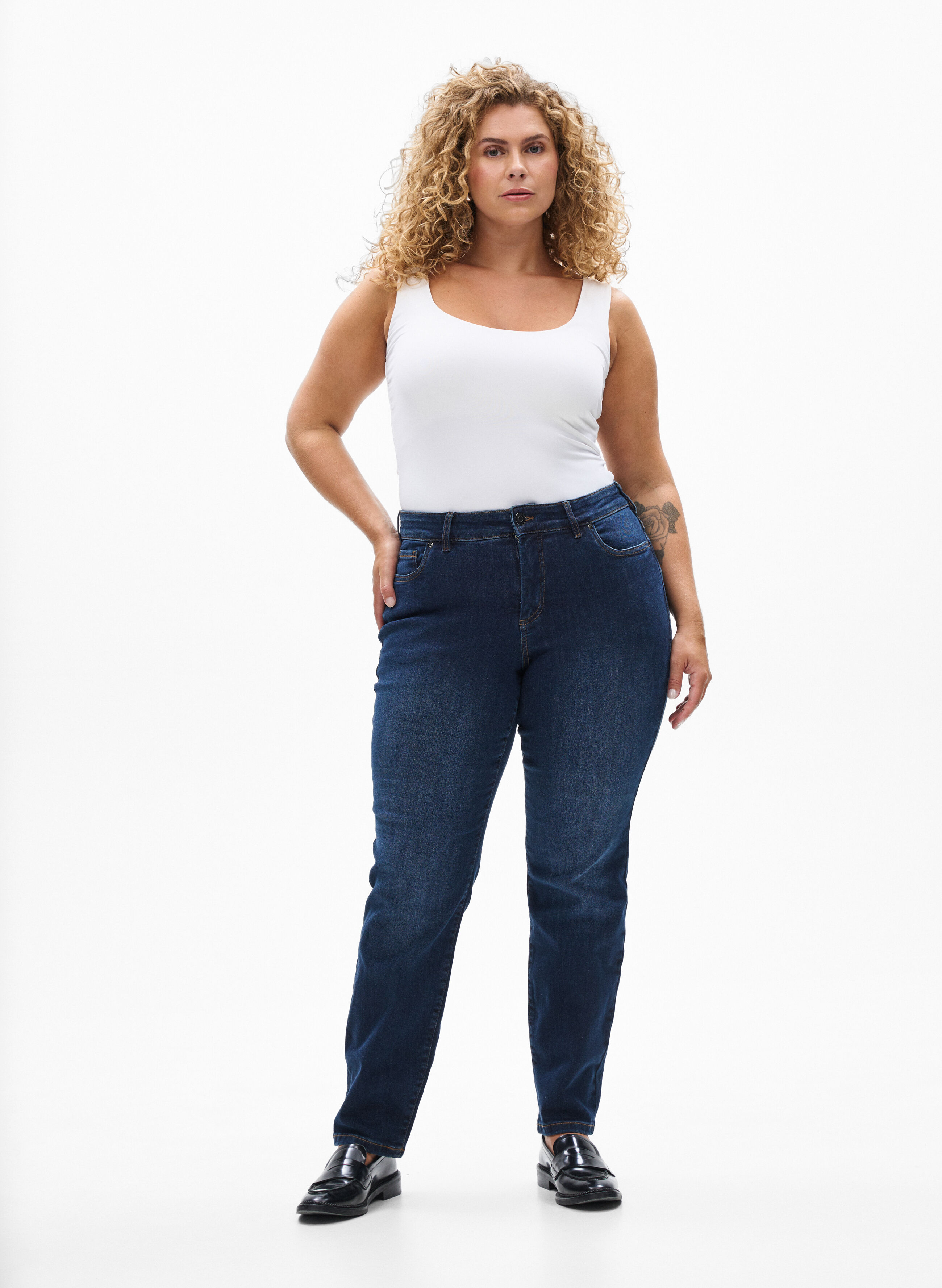 Slim fit Jeans mit normaler Taille, Dark Blue, Model
