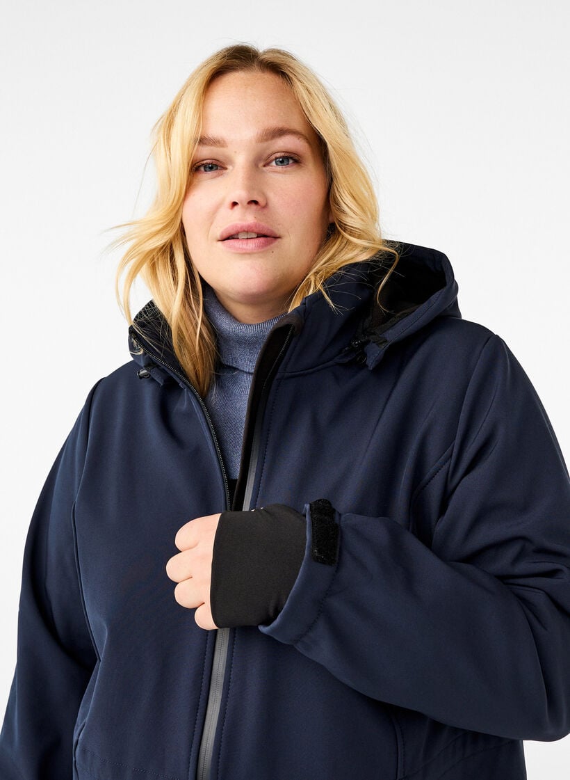 Softshell-Jacke mit abnehmbarer Kapuze, Blau, Model image number 3