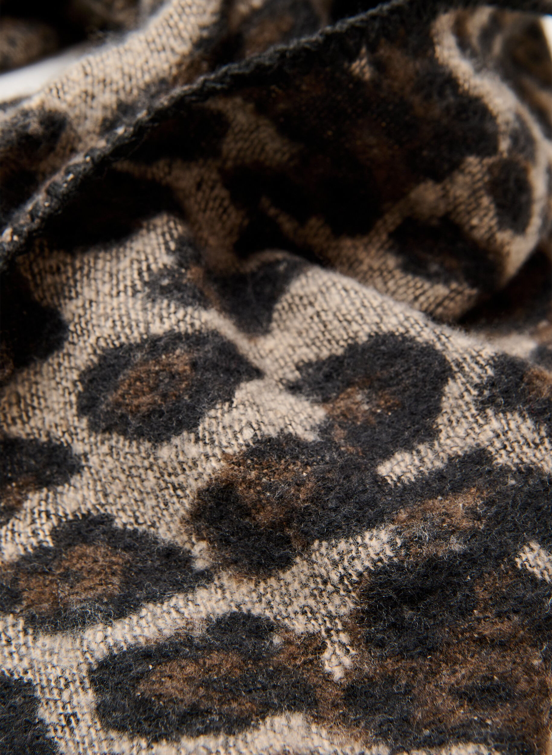 ZizziWeicher Schal mit Muster und warmen Farben, Braun, Packshot image number 1