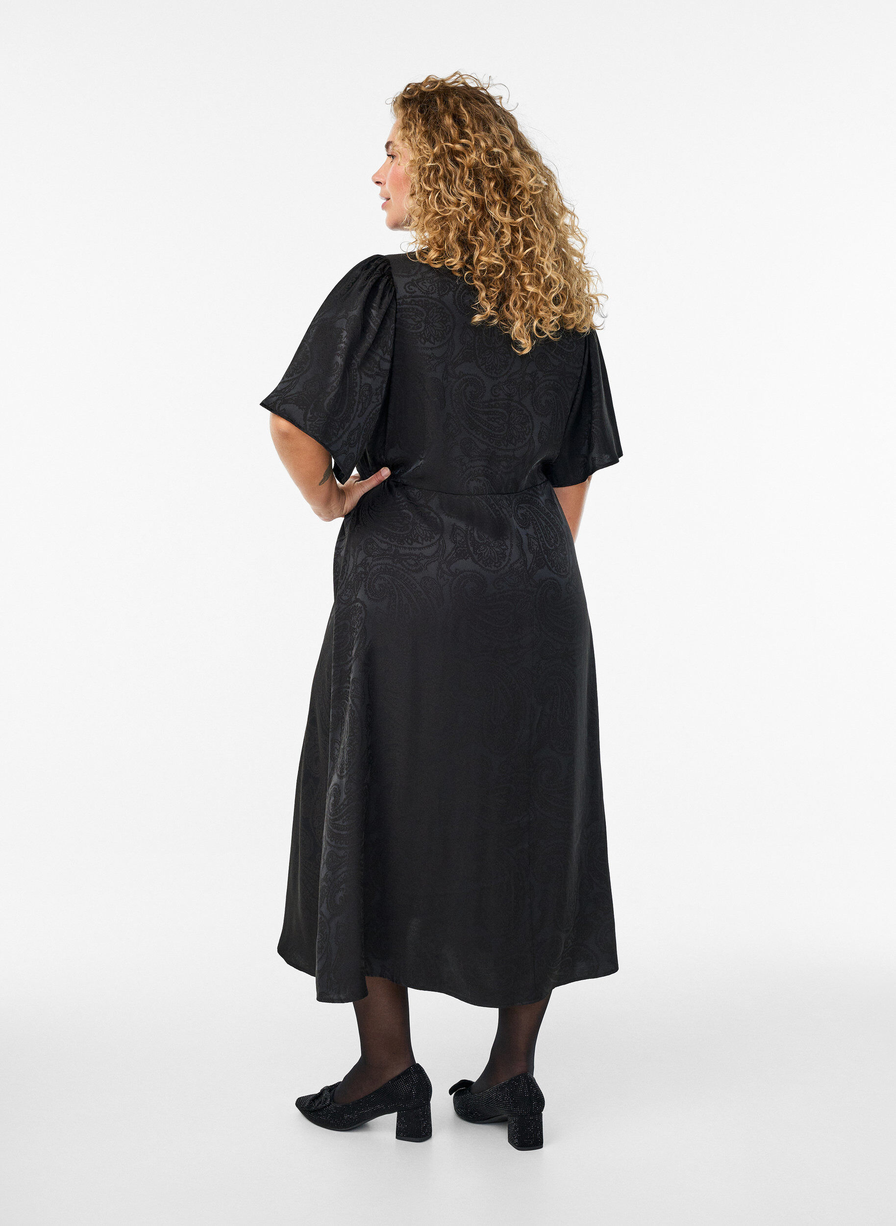 ZizziMidikleid aus Jacquard mit Paisleymuster und Fl&uuml;gel&auml;rmeln, Schwarz, Model image number 1