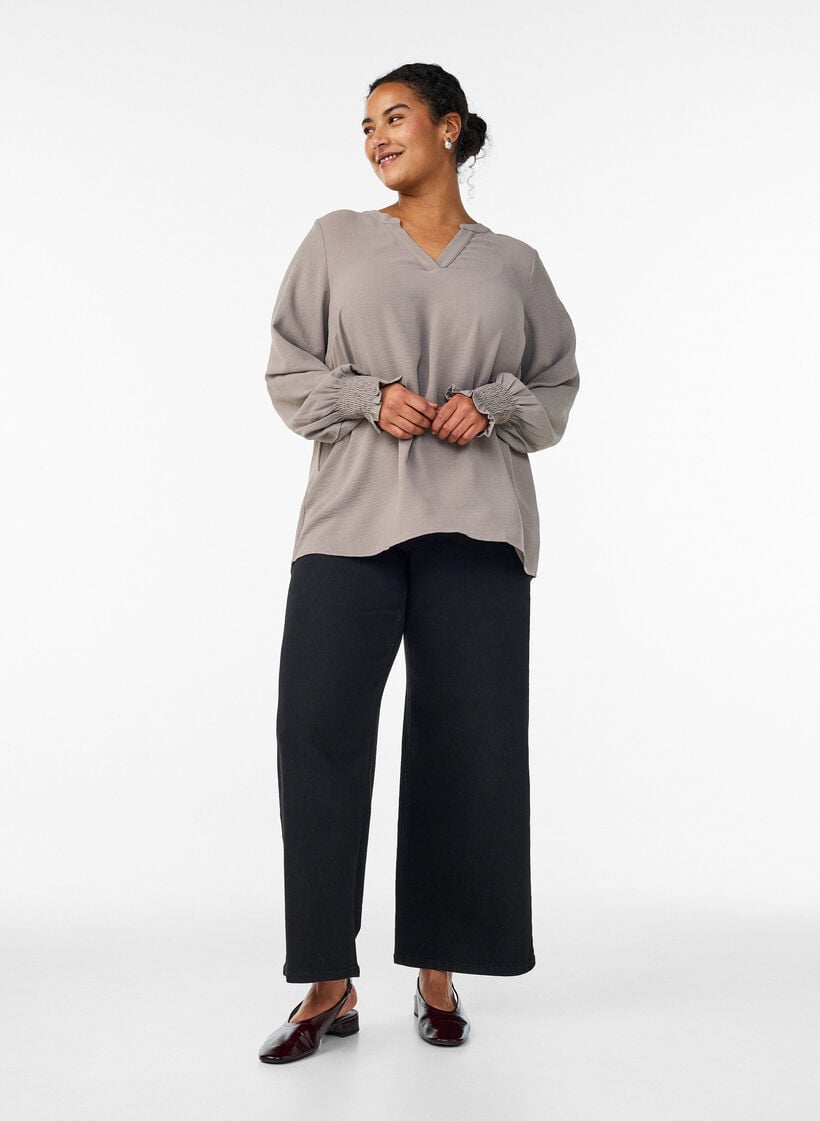 Bluse mit Smockb&uuml;ndchen und V-Ausschnitt, Beige, Model image number 1