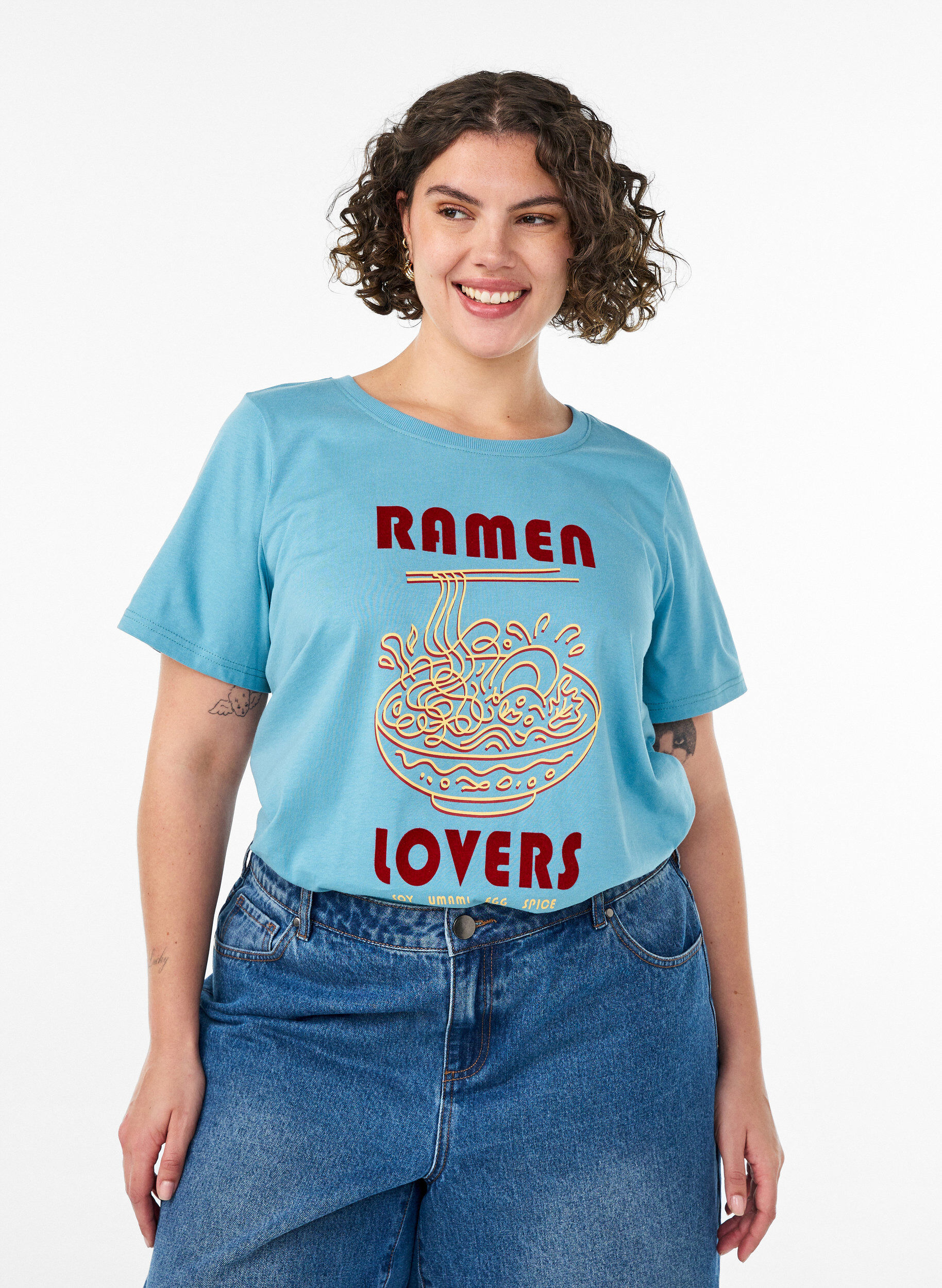 T-Shirt aus Baumwolle mit Print, Blau, Model