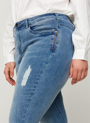 Super Slim Amy Jeans mit Schlitz, Blue denim, Model image number 2