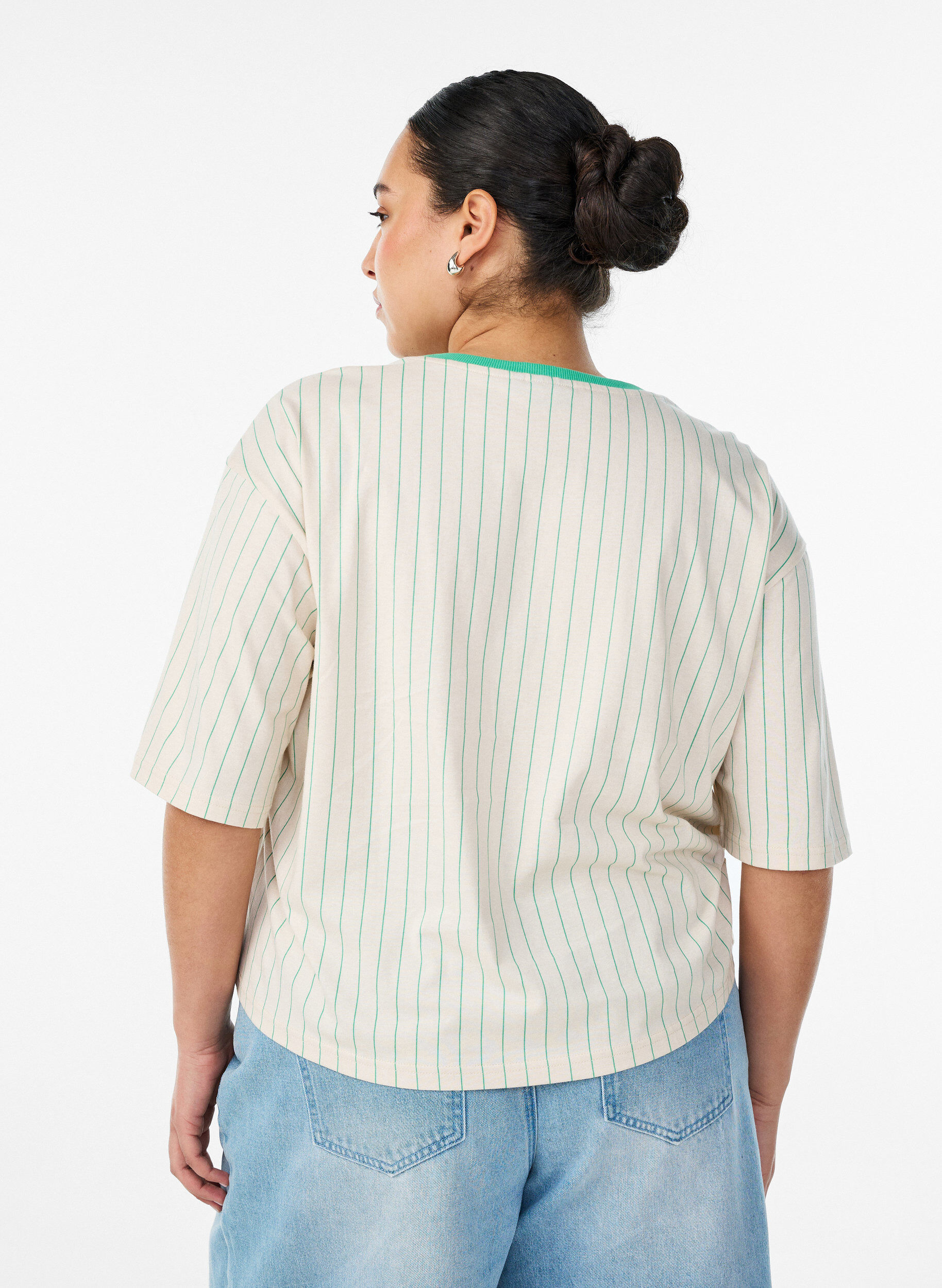 ZizziBoxy T-Shirt mit Streifen und Statement-Print, Vanille, Model image number 2