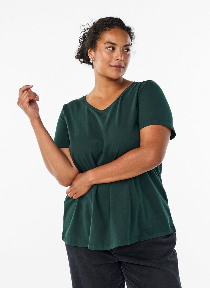 Einfarbiges basic T-Shirt aus Baumwolle, Gr&uuml;n, Model image number 0