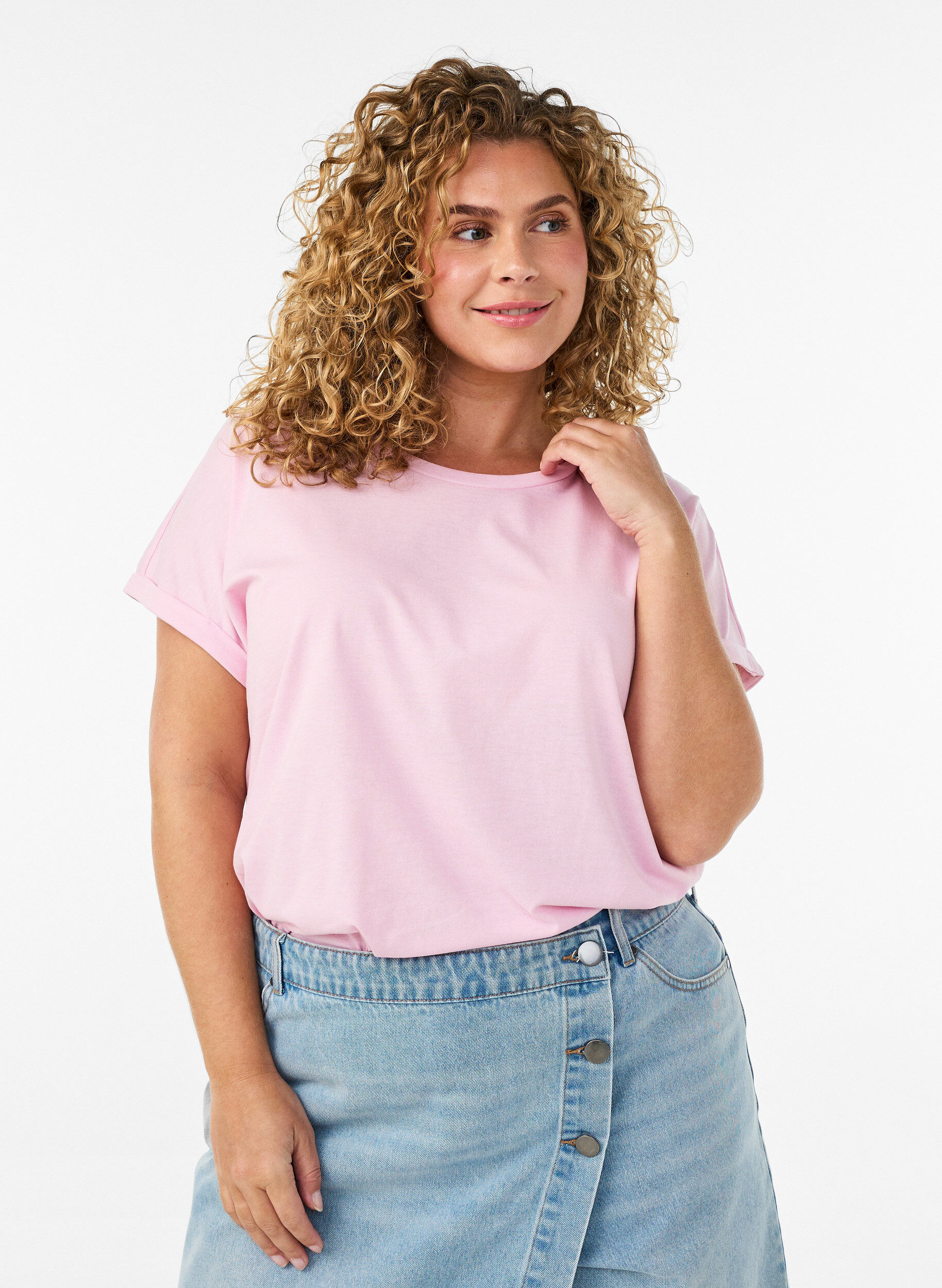 Kurz&auml;rmeliges T-Shirt aus einer Baumwollmischung, Rot, Model