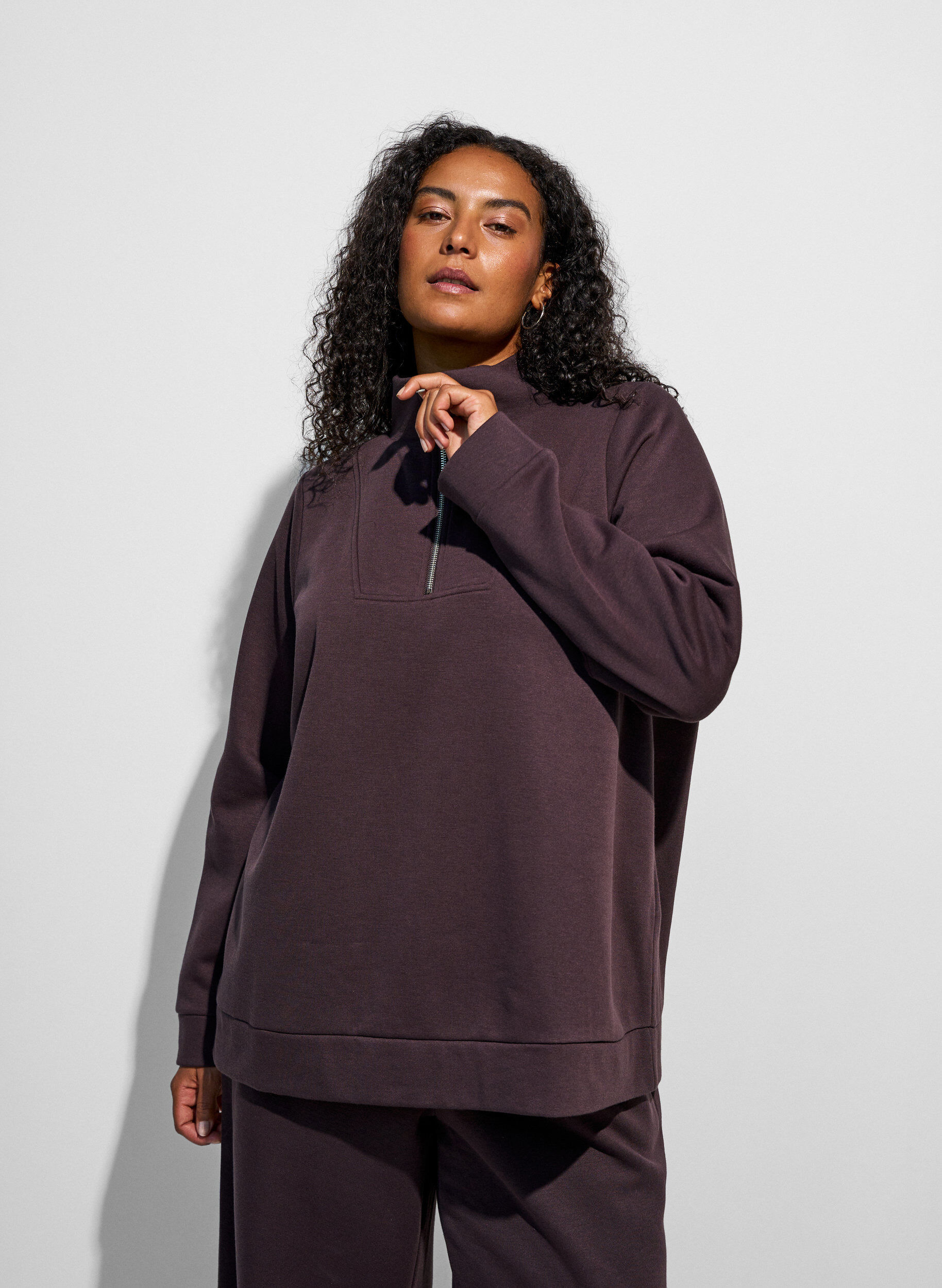 ZizziSweatshirt mit hohem Kragen und Rei&szlig;verschluss, Braun, Model image number 3
