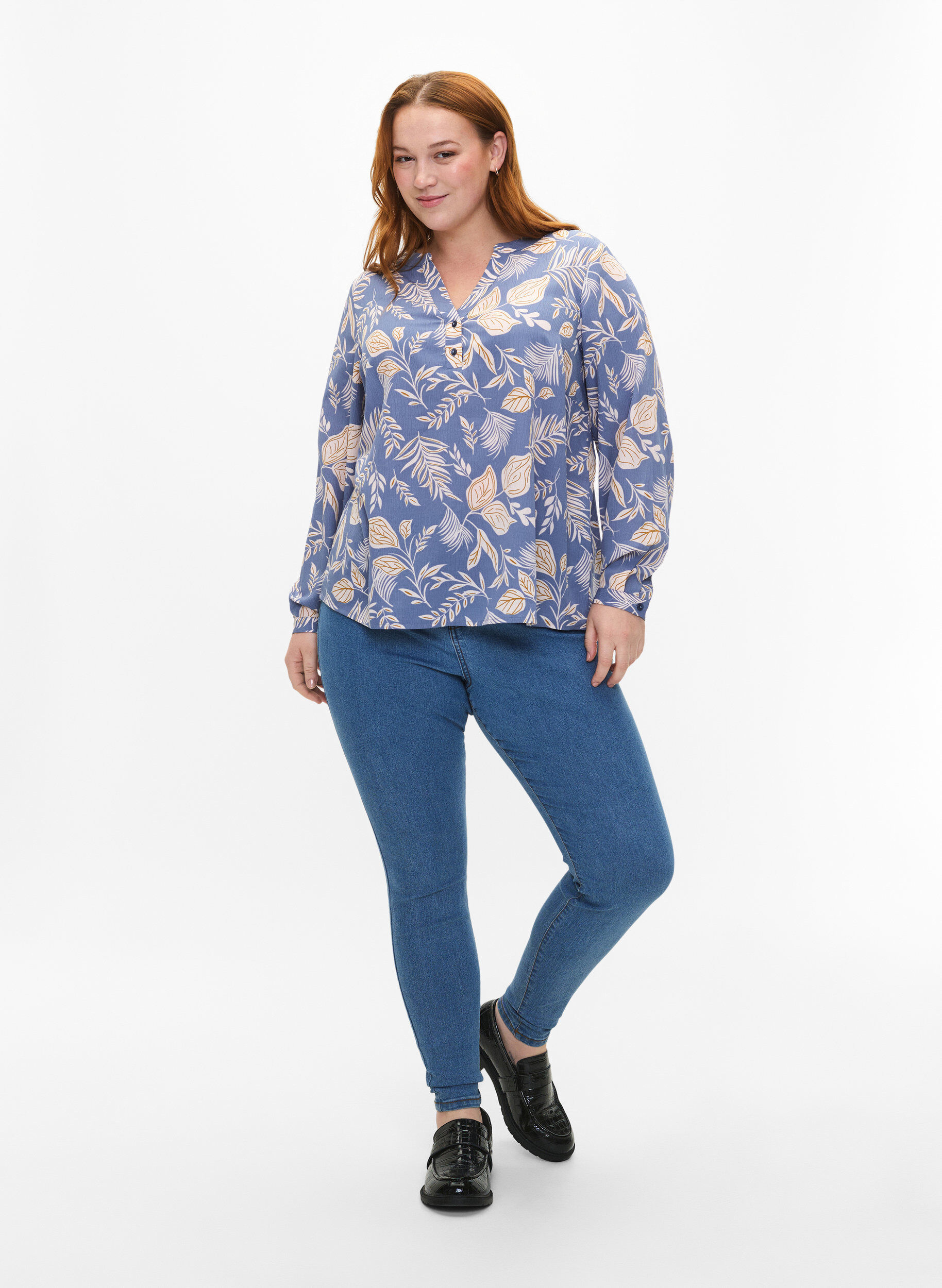 ZizziFLASH &ndash; Lang&auml;rmlige Bluse mit Druck, Delft AOP, Model image number 2