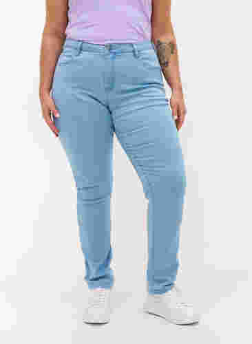 Slim Fit Emily Jeans mit normaler Taille, Ex Lt Blue, Model image number 2