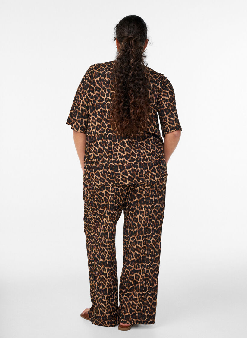 Hose mit weitem Bein aus einem leichten strukturierten Stoff, Schwarz, Model image number 1