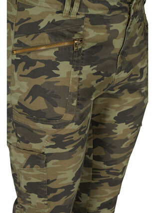 Cropped Jeans mit Camouflage Print, Ivy Green/Camo, Packshot image number 2