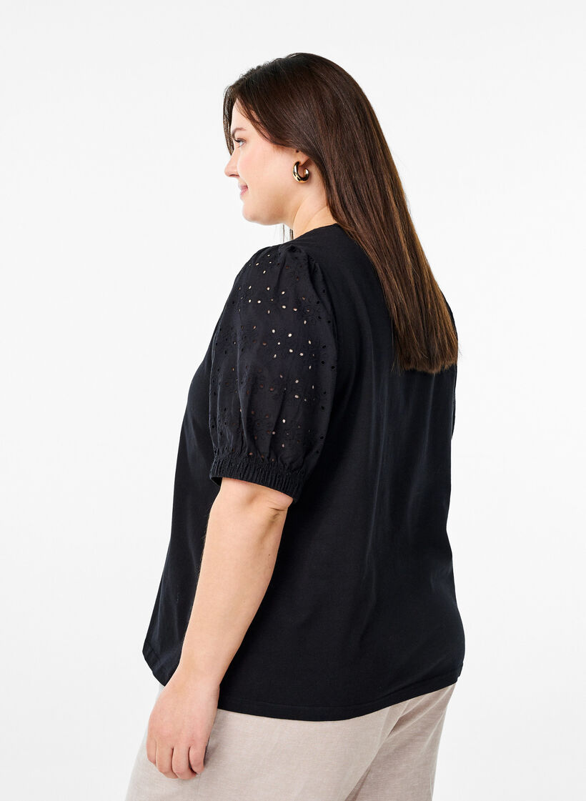 T-Shirt mit &Auml;rmeln in Broderie Anglaise, Schwarz, Model image number 2