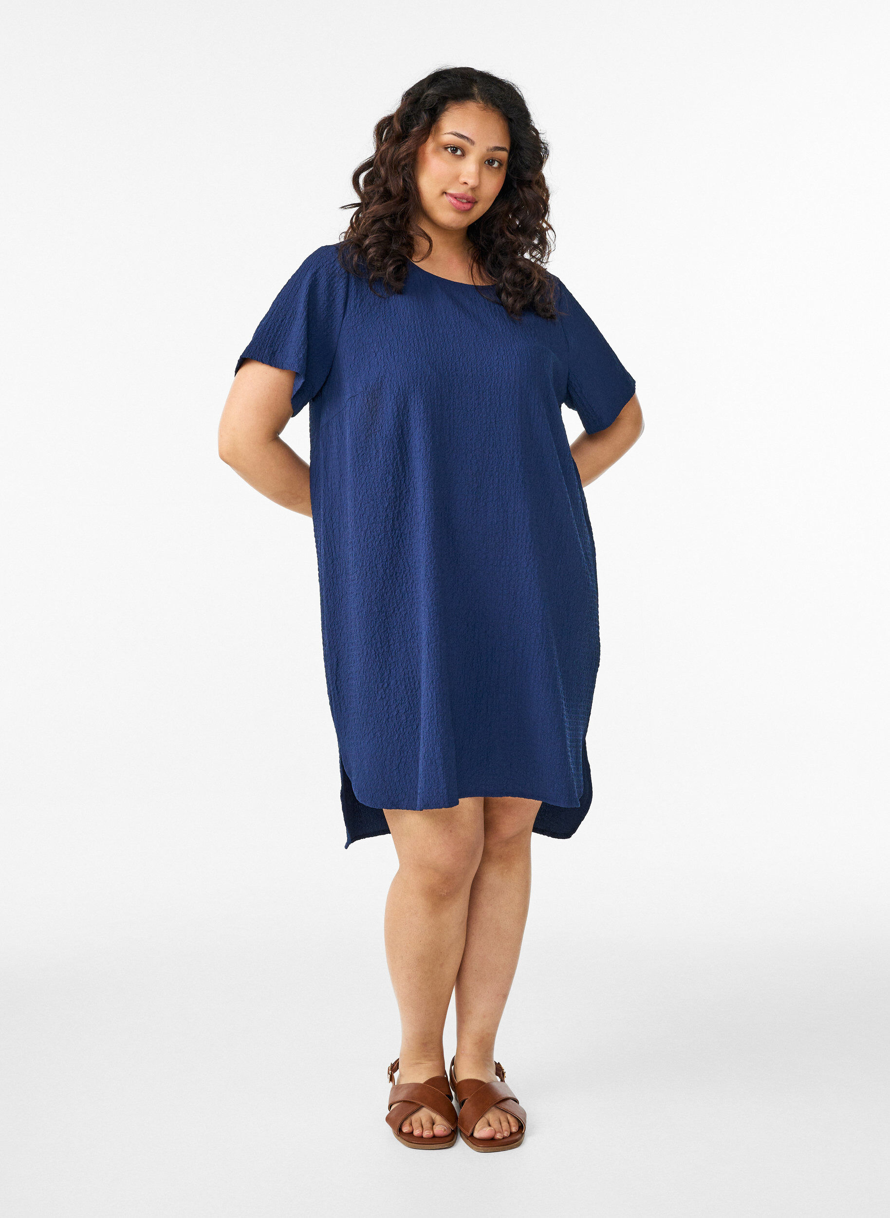 ZizziKurzes Kleid mit gecrinkelter Textur und kurzen &Auml;rmeln, Blau, Model image number 1