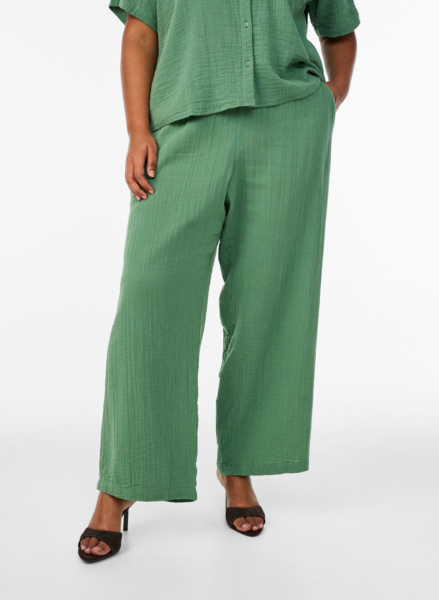 ZizziHoch taillierte Hose aus Baumwoll-Musselin mit weitem Bein, Gr&uuml;n, Model image number 2