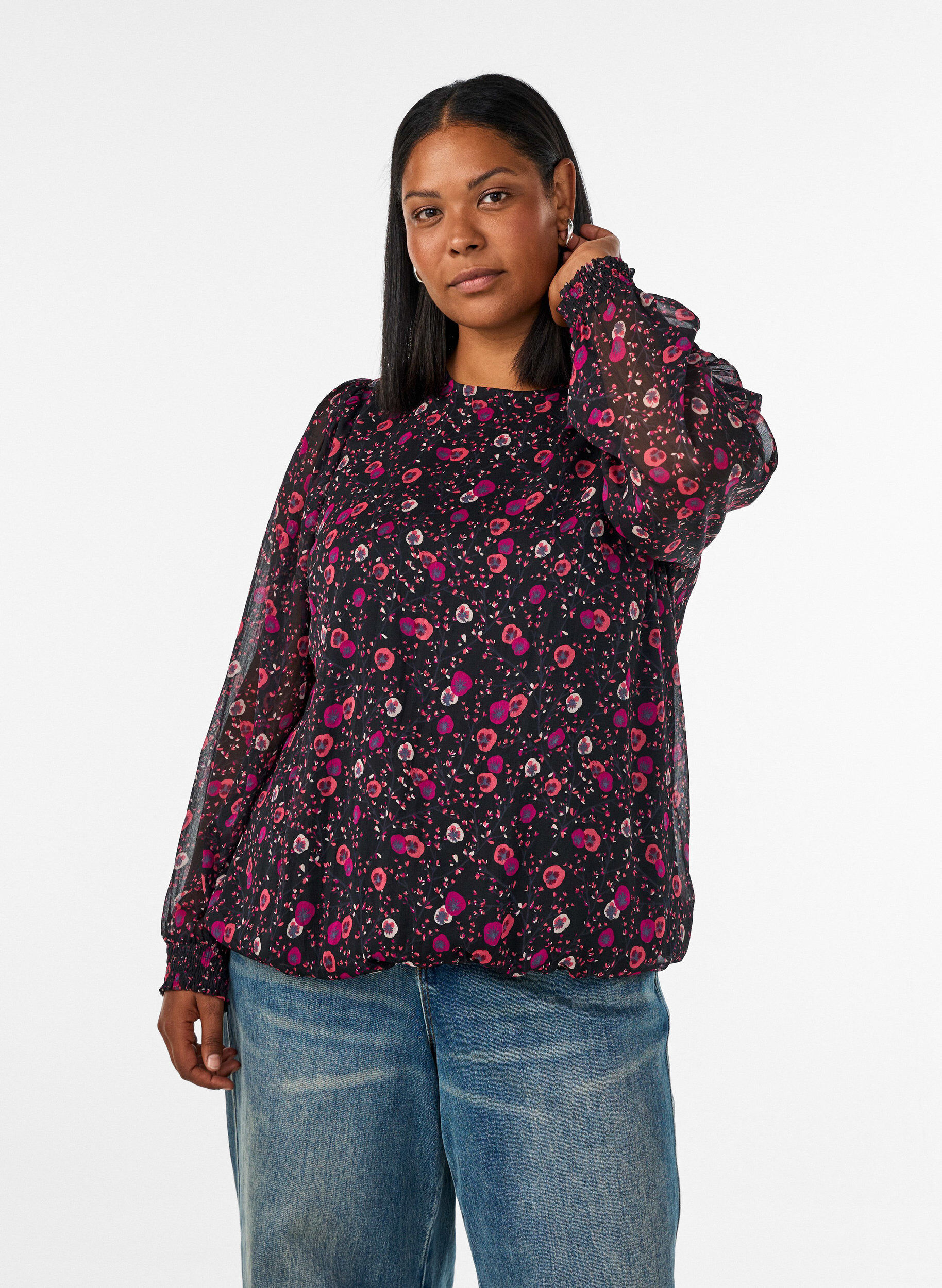 ZizziGebl&uuml;mte Bluse aus Chiffon mit transparenten &Auml;rmeln, Schwarz, Model image number 0