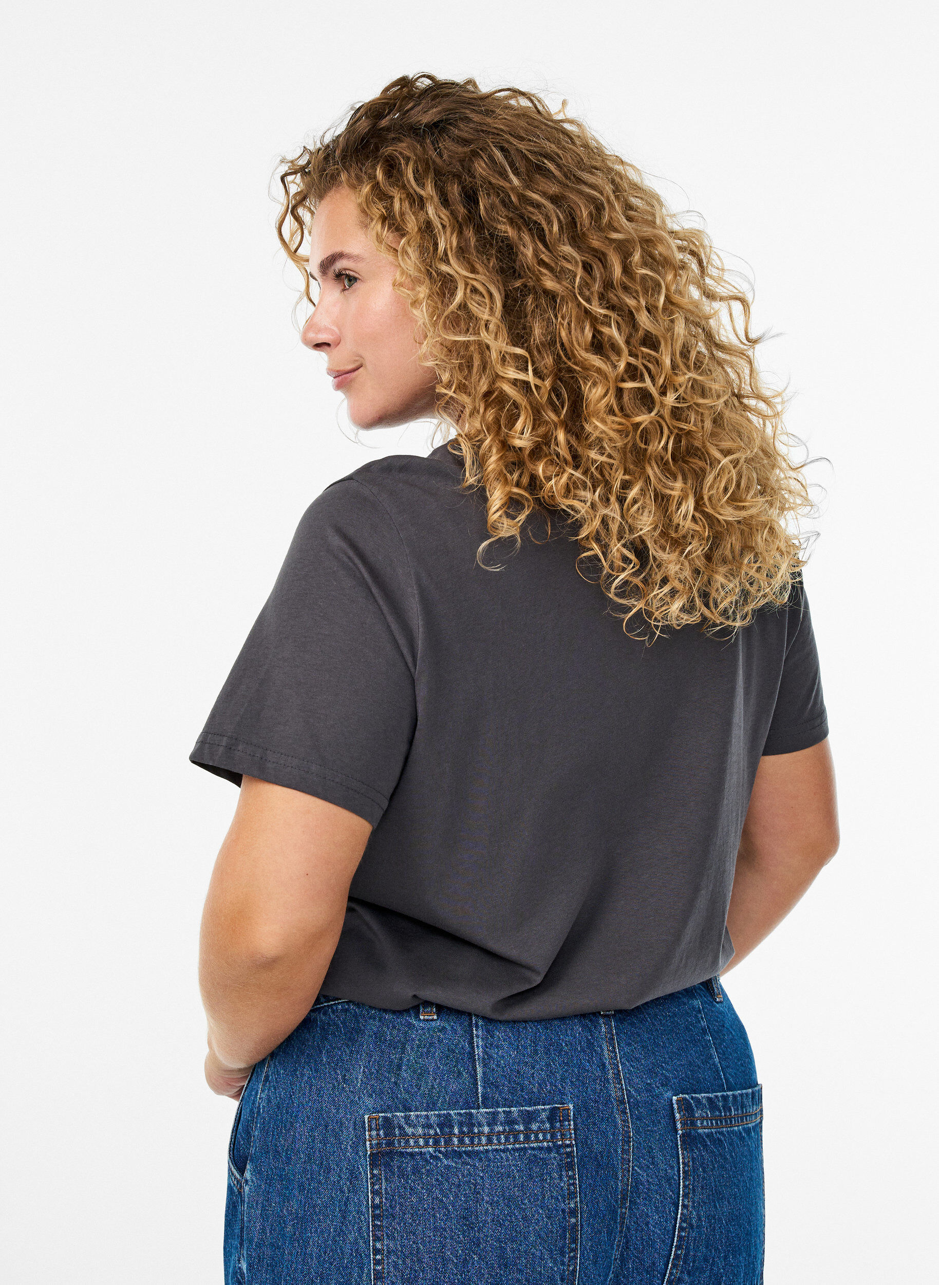 ZizziT-Shirt aus Baumwolle mit Print auf der Vorderseite, Grau, Model image number 2