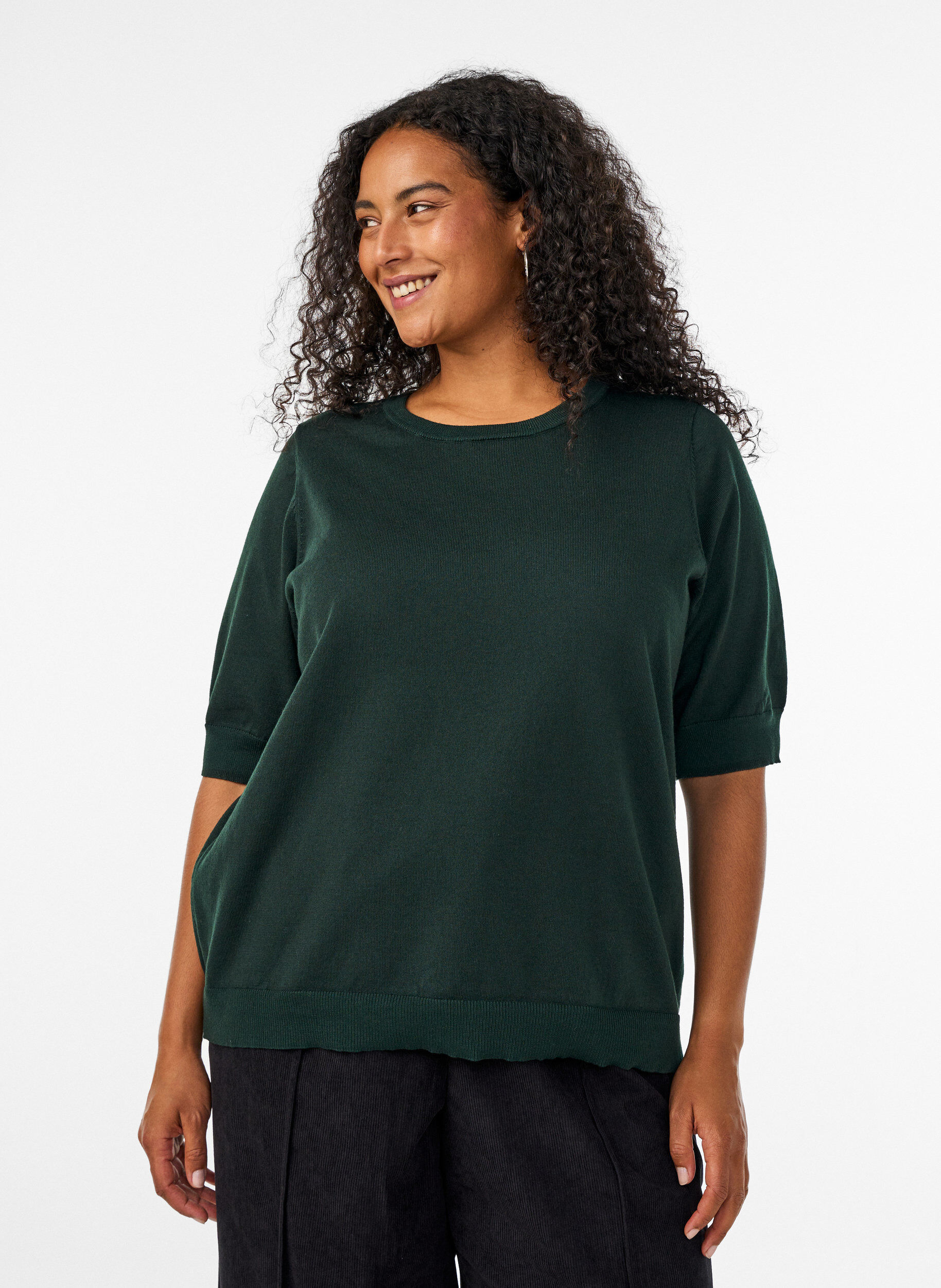 Fein gestrickte Bluse mit kurzen &Auml;rmeln, Gr&uuml;n, Model