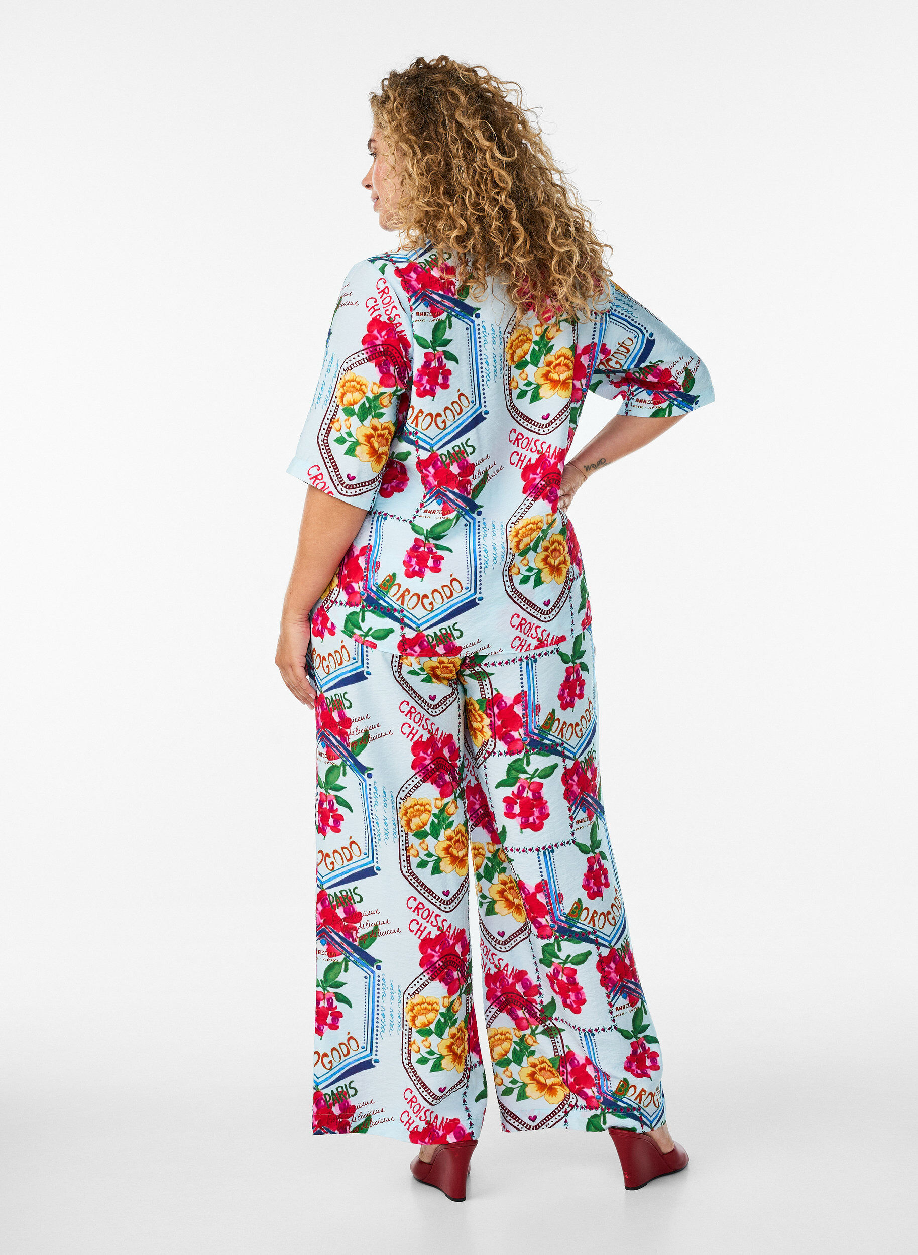 ZizziHose mit geradem Bein in farbenfrohem Print, Blau, Model image number 1