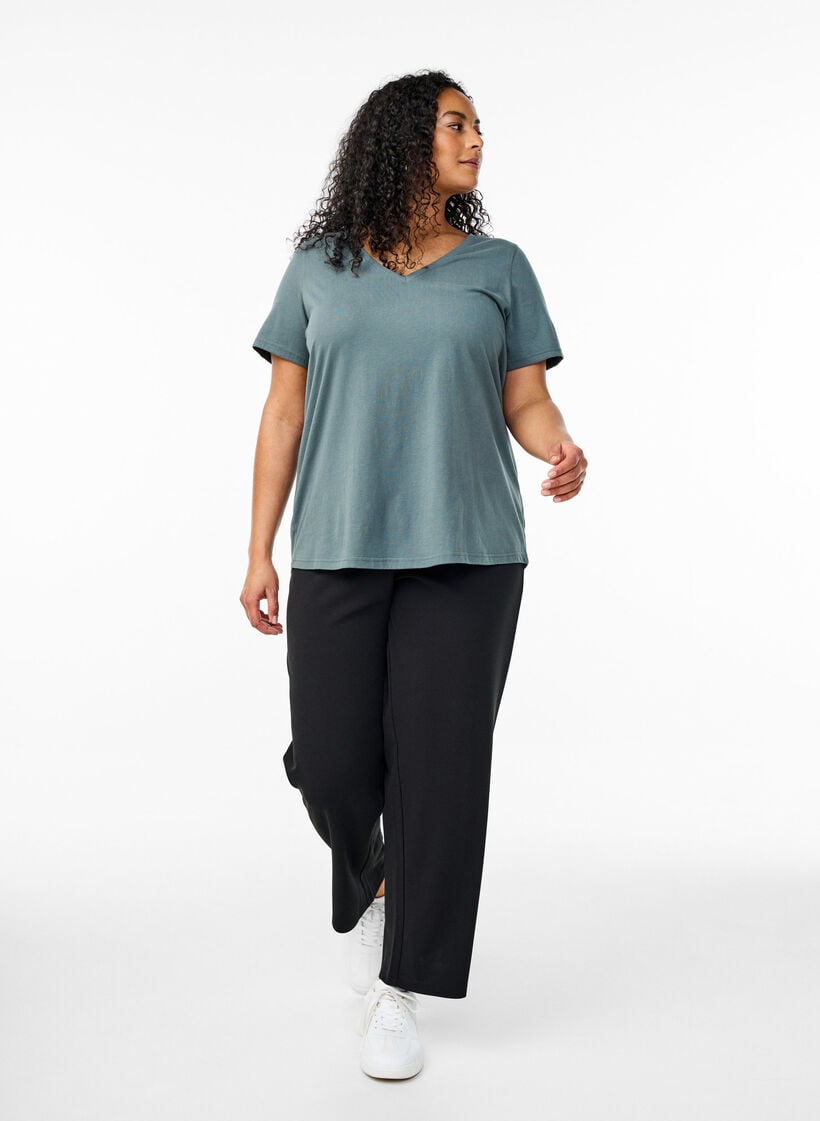 T-Shirt mit V-Ausschnitt, Gr&uuml;n, Model image number 1