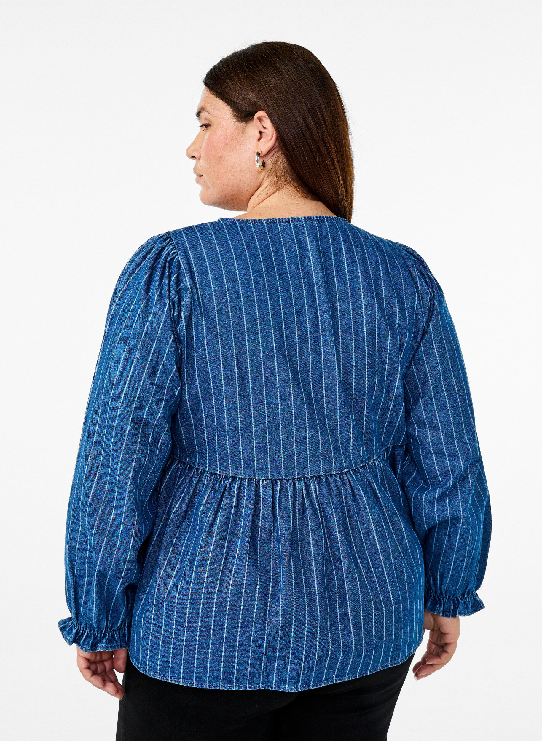 ZizziGestreifte Jeansbluse mit Schleife vorne, Blau, Model image number 2