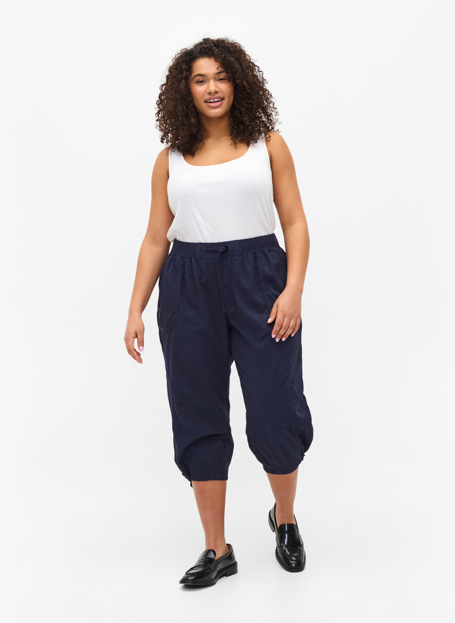ZizziLockere Caprihose aus Baumwolle, Blau, Model image number 1