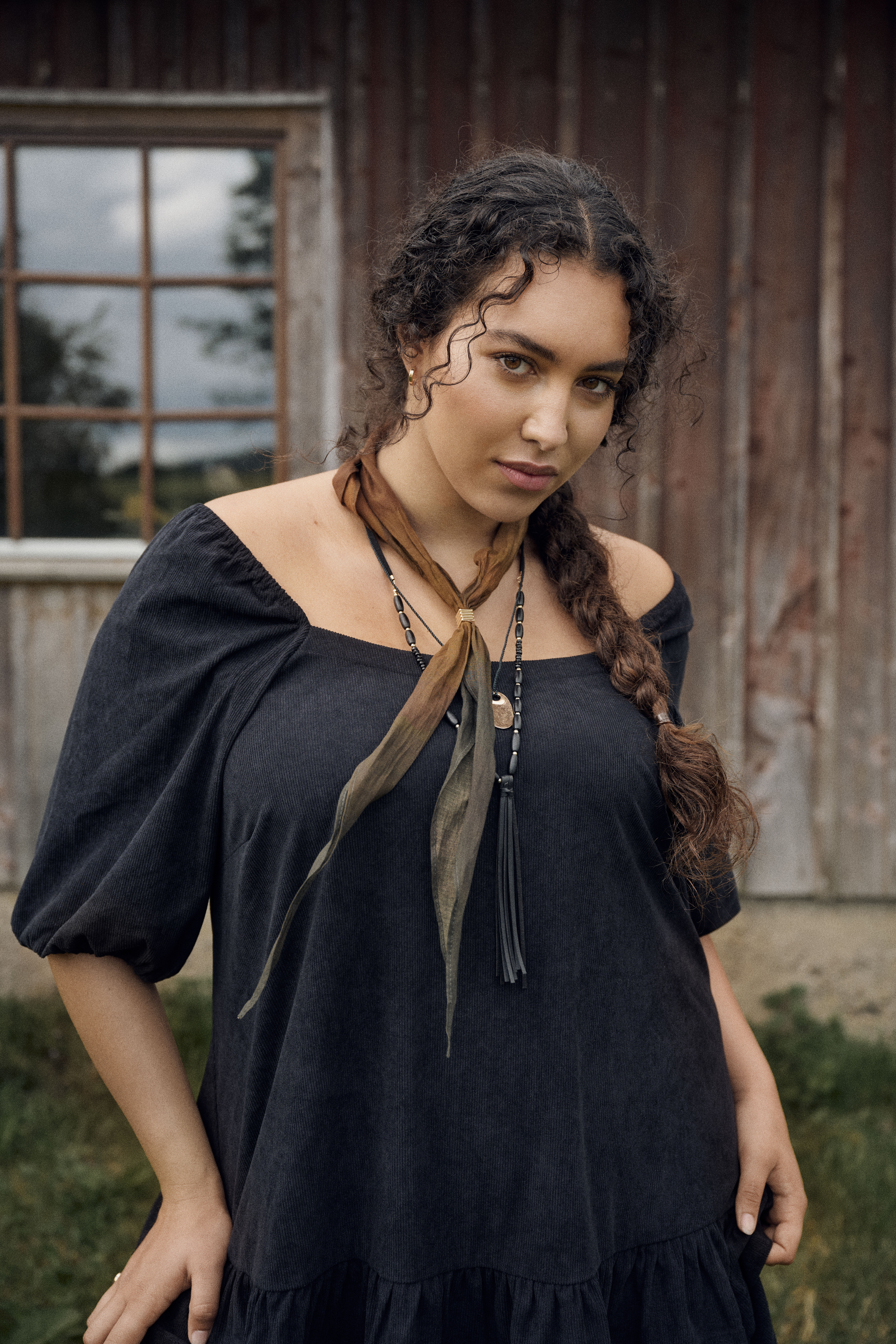 ZizziSamtkleid mit quadratischem Ausschnitt, , Model