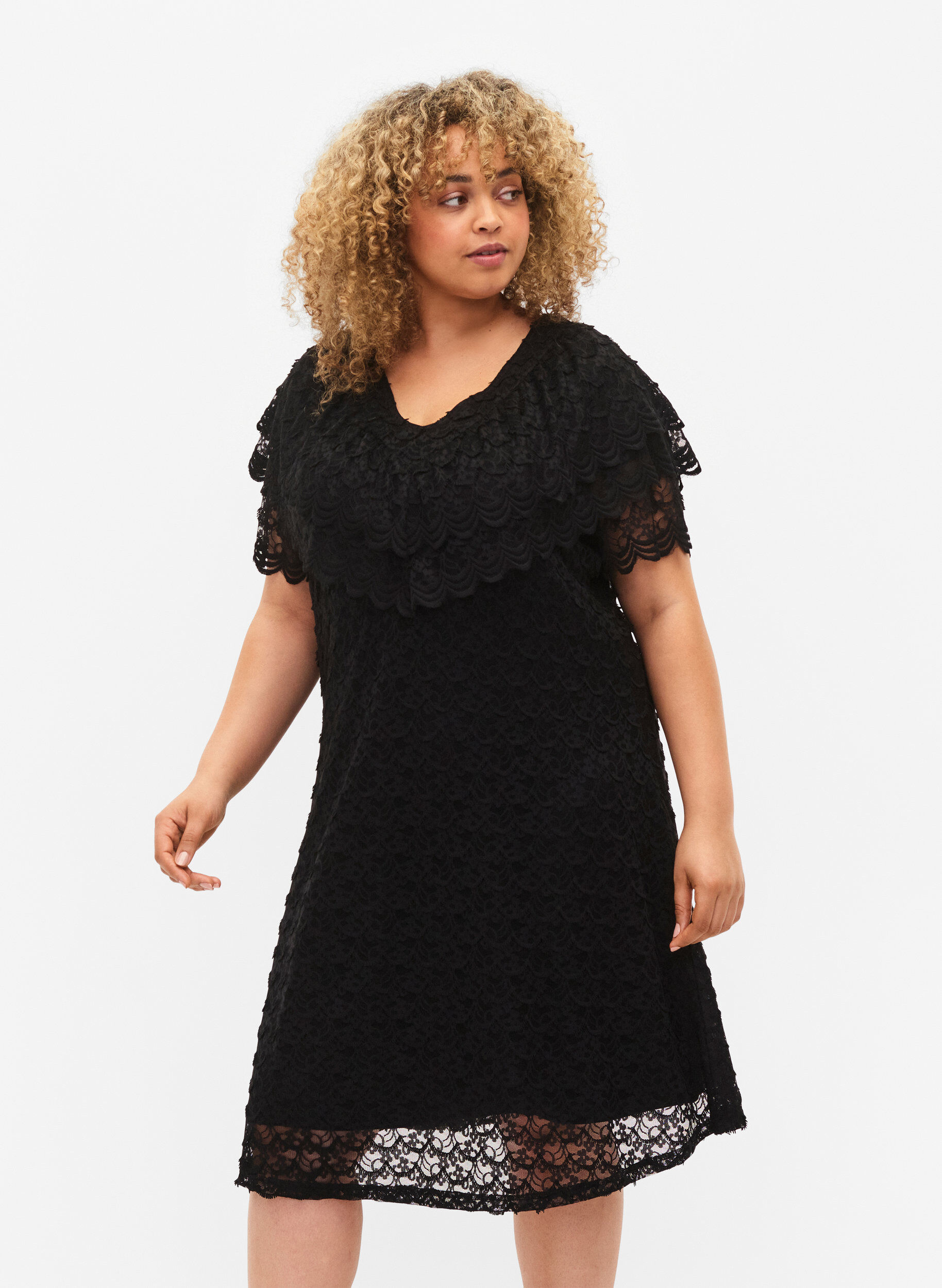 ZizziKurz&auml;rmeliges Kleid aus Spitze mit breiten R&uuml;schen, Black, Model image number 0