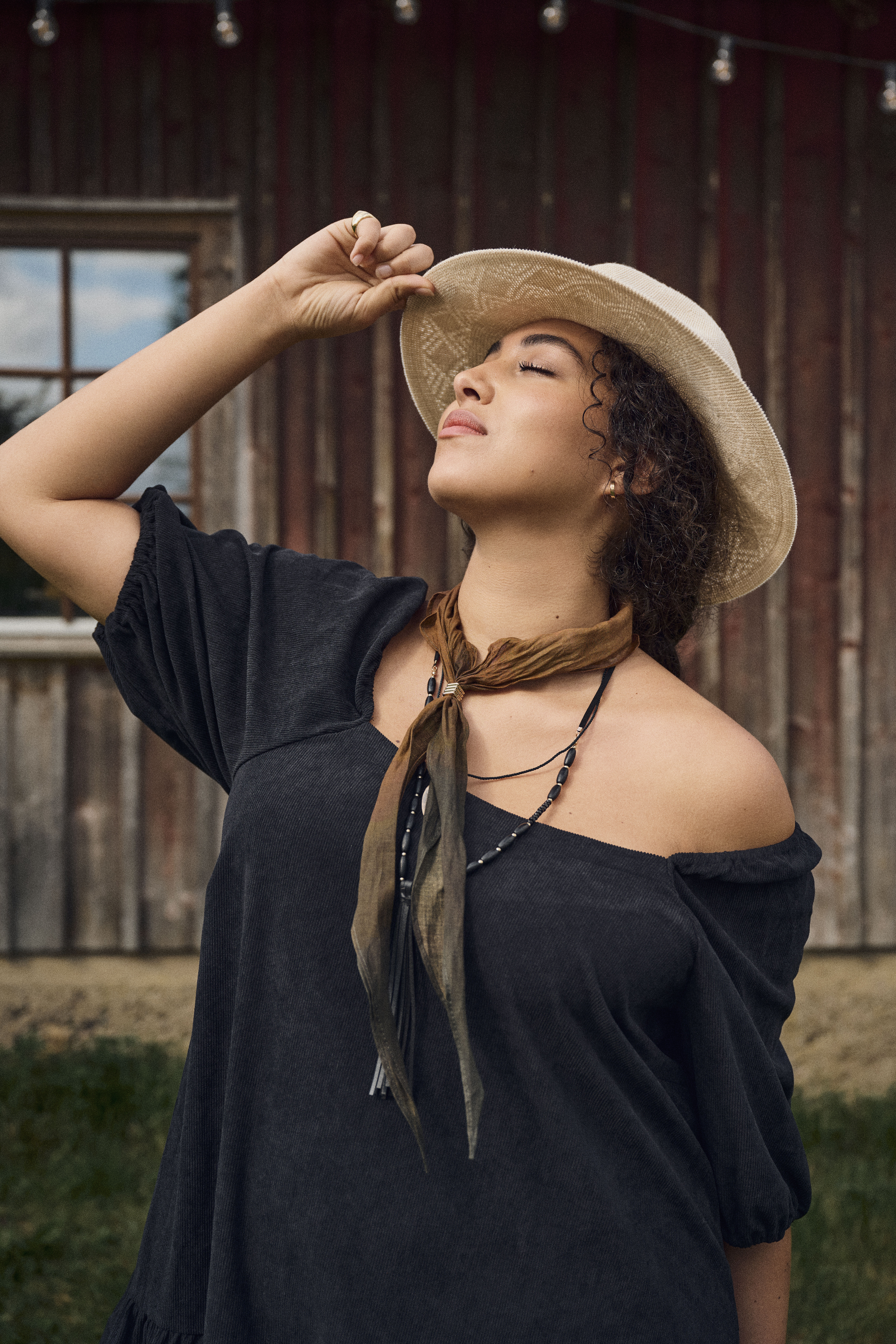 ZizziSamtkleid mit quadratischem Ausschnitt, , Model