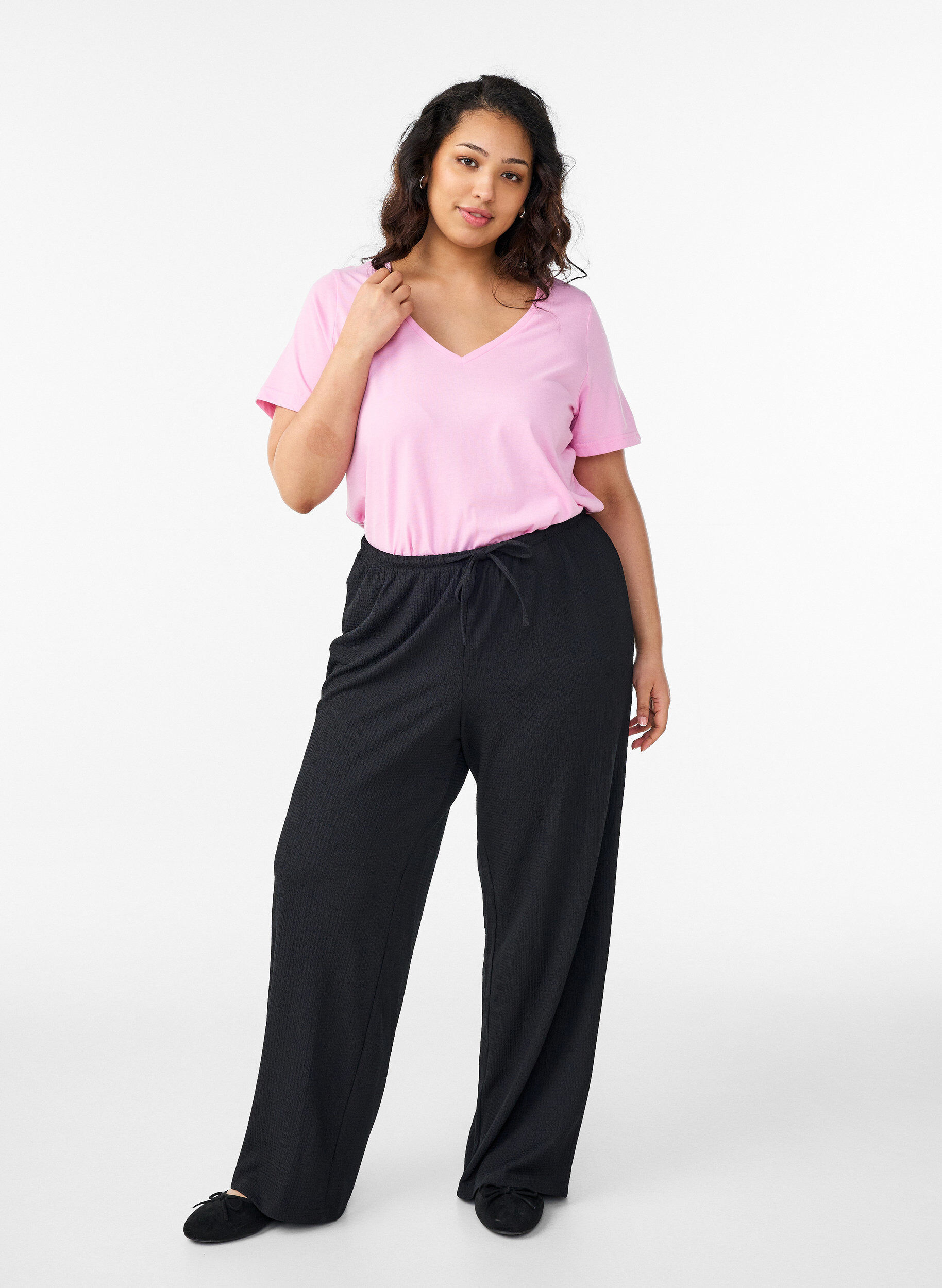 ZizziT-Shirt mit V-Ausschnitt, Pink, Model image number 1