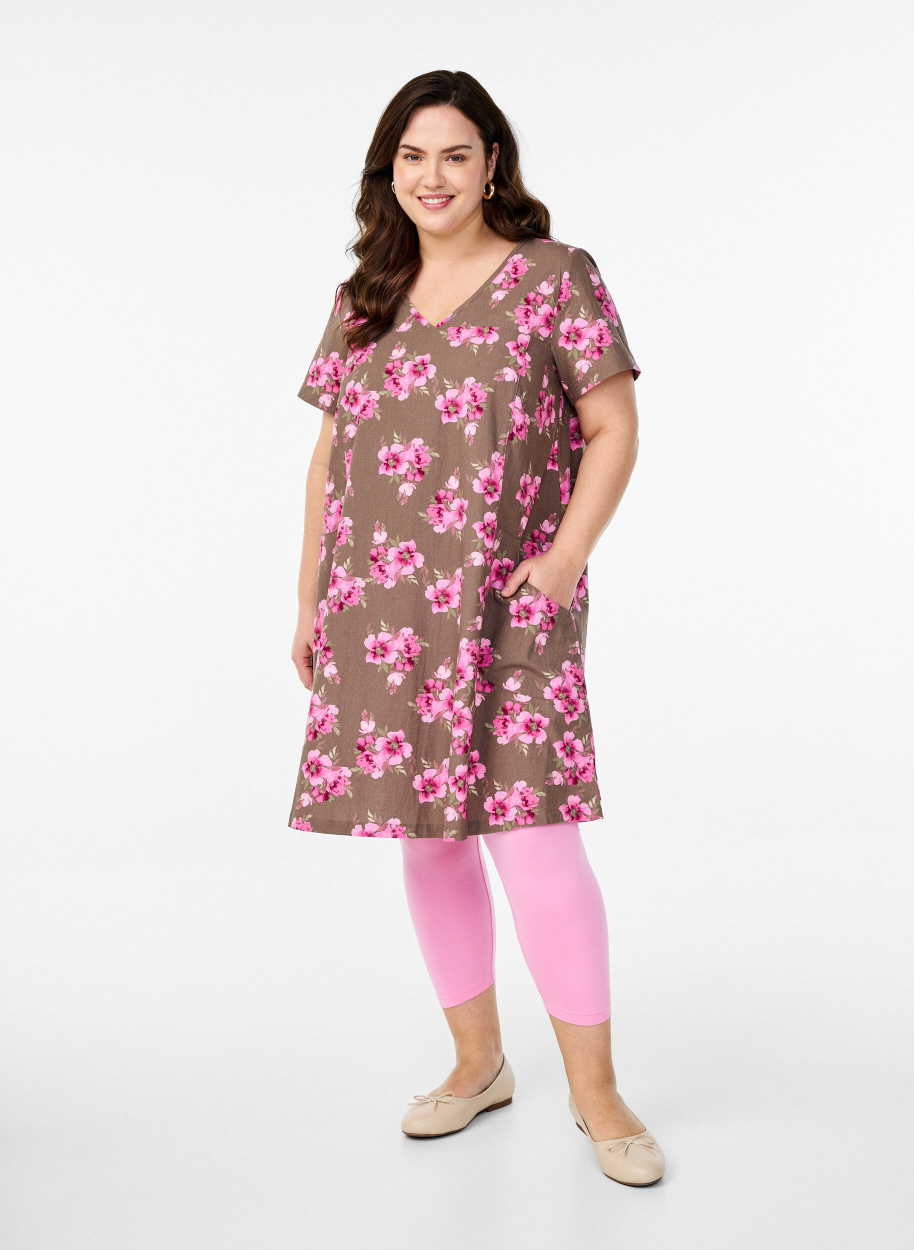 ZizziKurzes A-Linien-Kleid mit floralem Print, Braun, Model image number 1