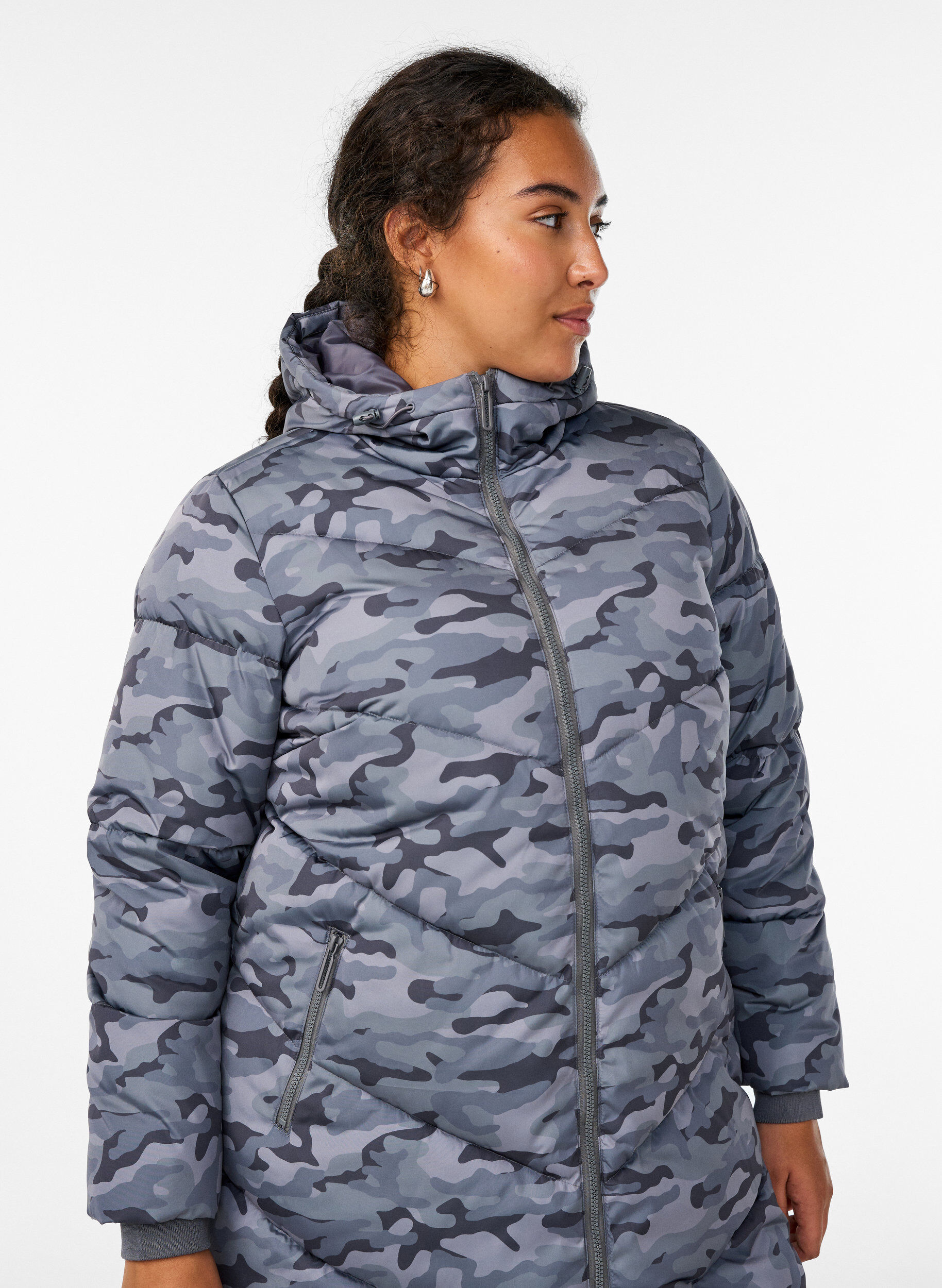ZizziLange Camouflage-Steppjacke, Grau, Model image number 3