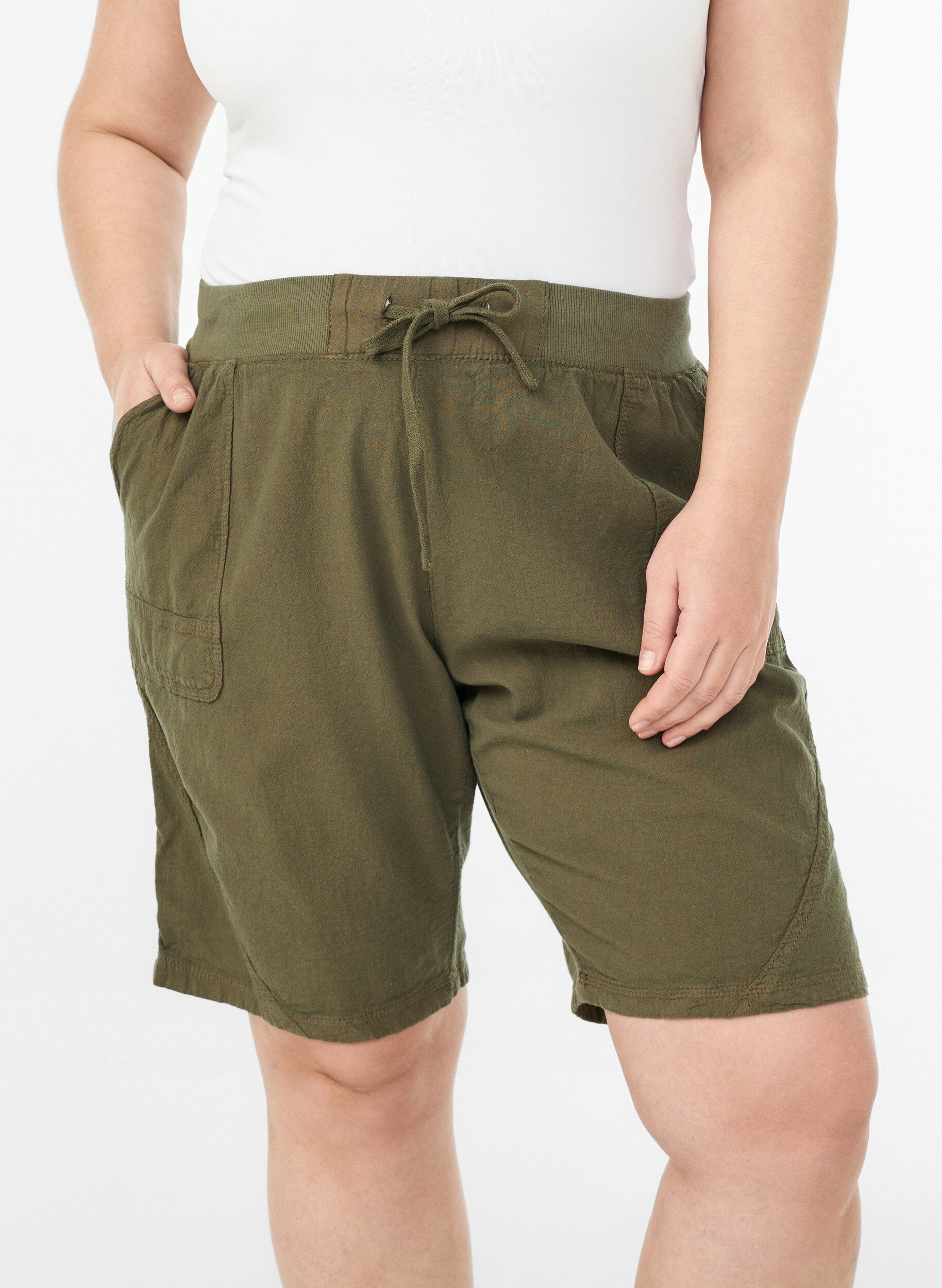 ZizziLockere Shorts aus Baumwolle mit Taschen, Gr&uuml;n, Model image number 3