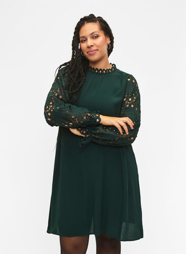 Kleid aus Viskose mit crochet Ärmeln, Scarab, Model image number 0