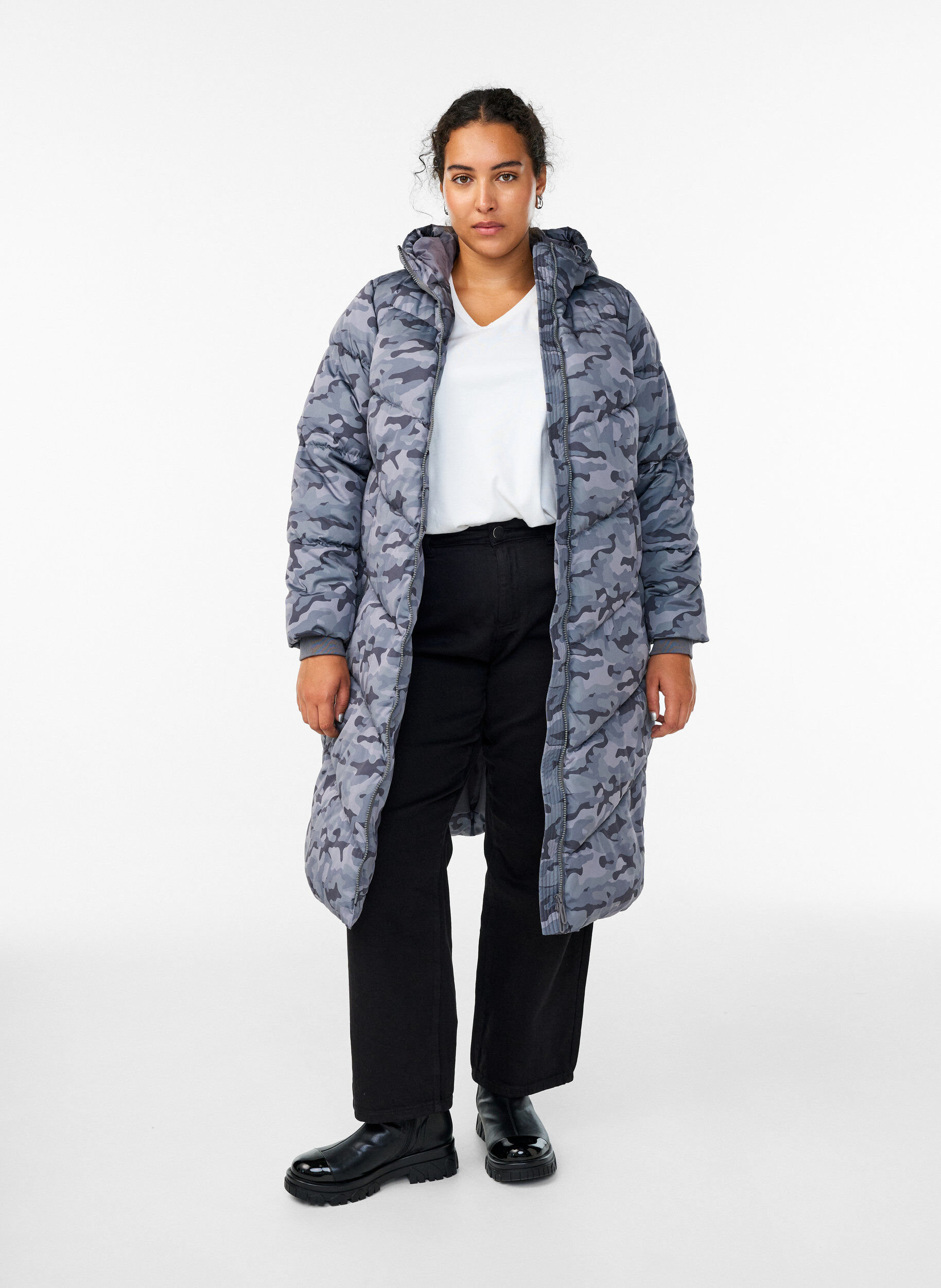 ZizziLange Camouflage-Steppjacke, Grau, Model image number 1