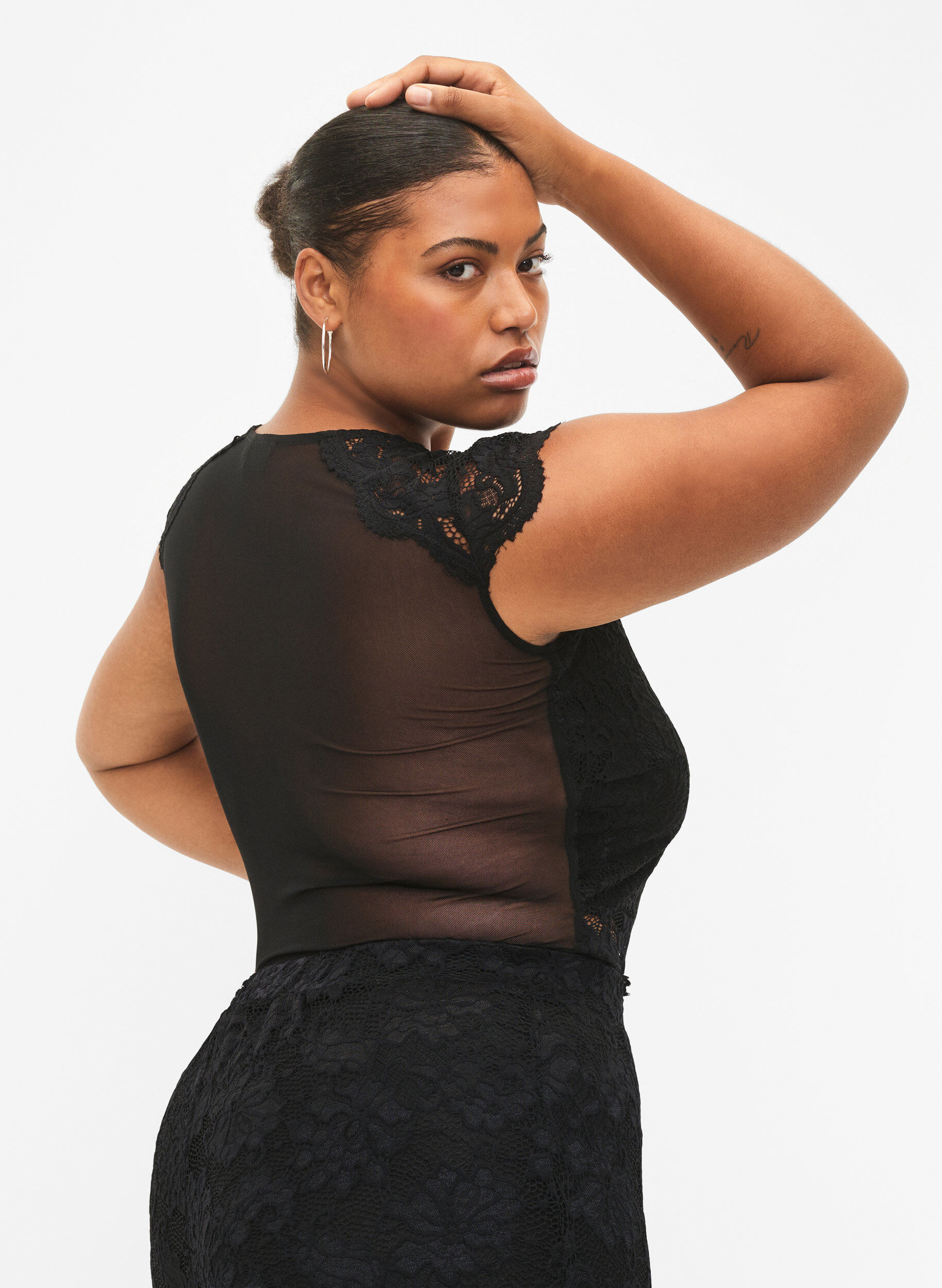 ZizziBodystocking mit Spitze und V-Ausschnitt, Black, Model image number 1