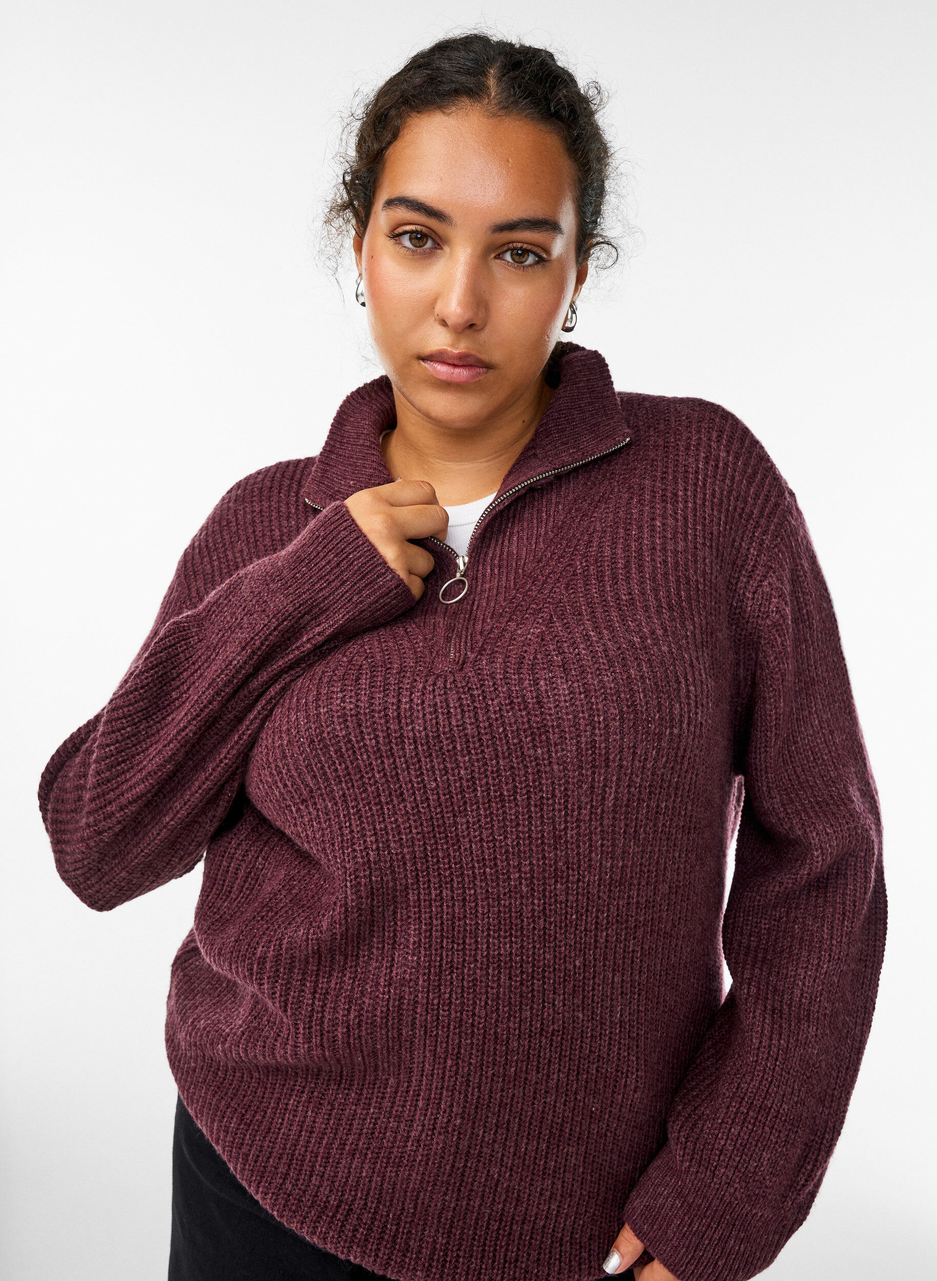 ZizziFLASH &ndash; Strickpullover mit hohem Kragen und Rei&szlig;verschluss, Rot, Model image number 3