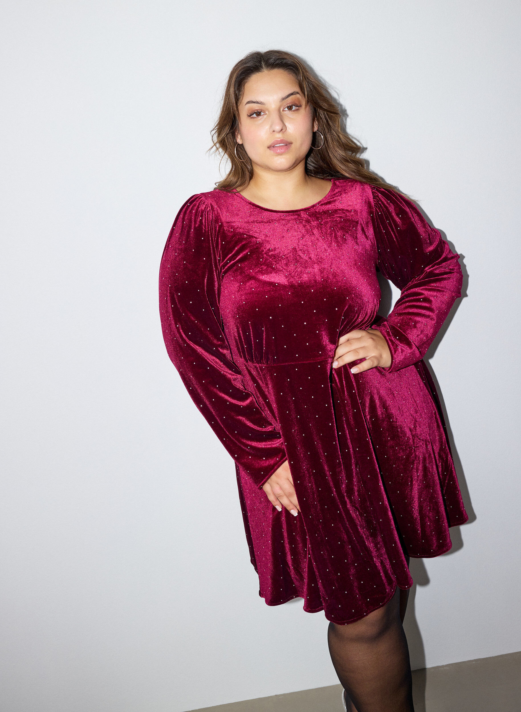 ZizziSamtkleid mit Strass und A-Linien-Form, Rot, Model image number 0