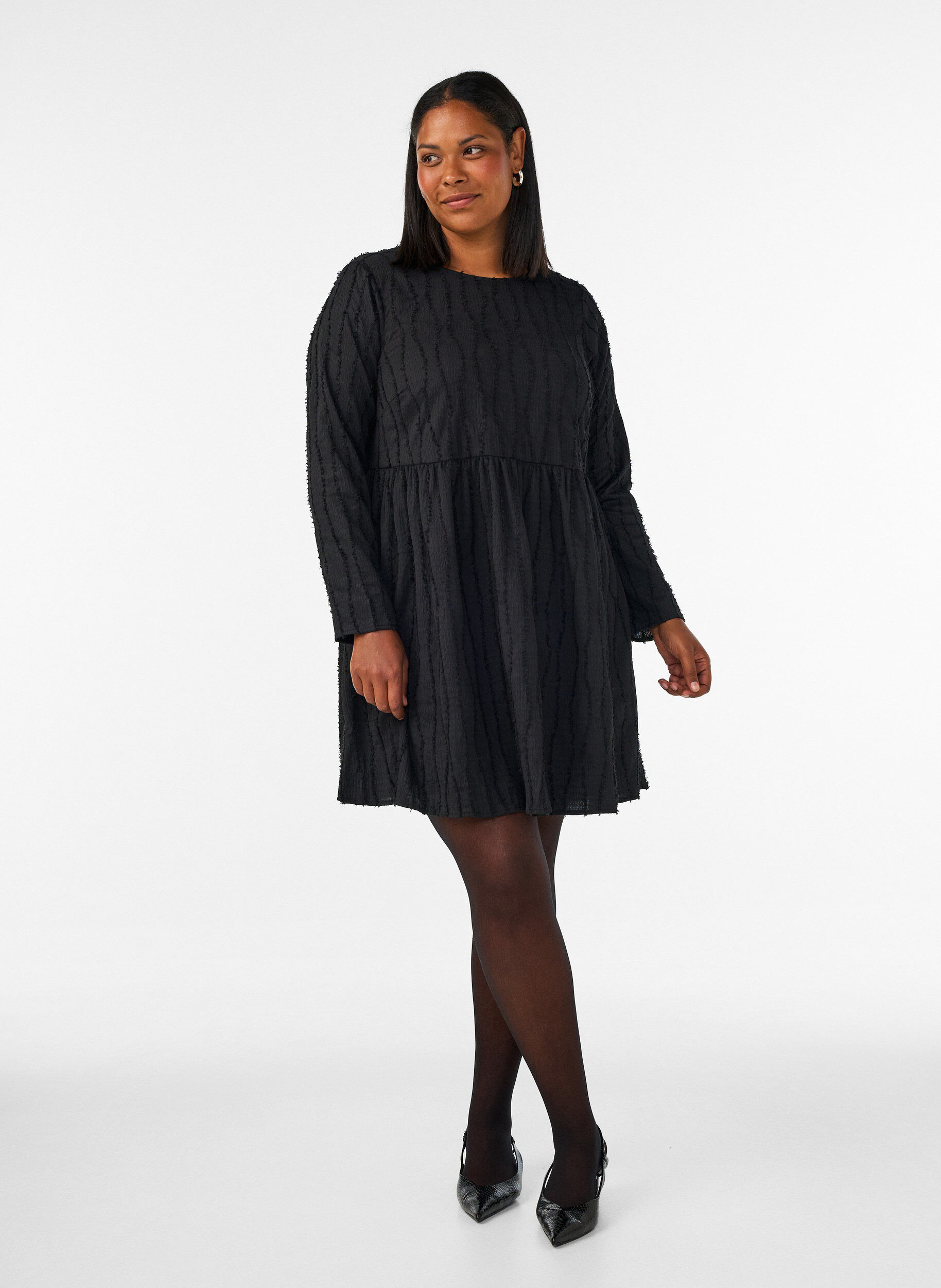 ZizziKurzes Jerseykleid mit welligem Strukturmuster, Schwarz, Model image number 1