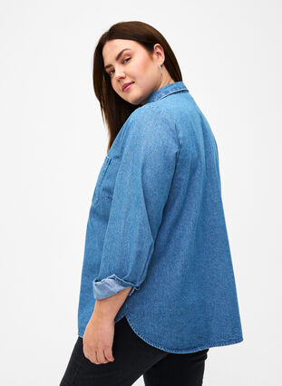 Langärmeliges Jeanshemd mit Brusttasche, Light Blue Denim, Model image number 1