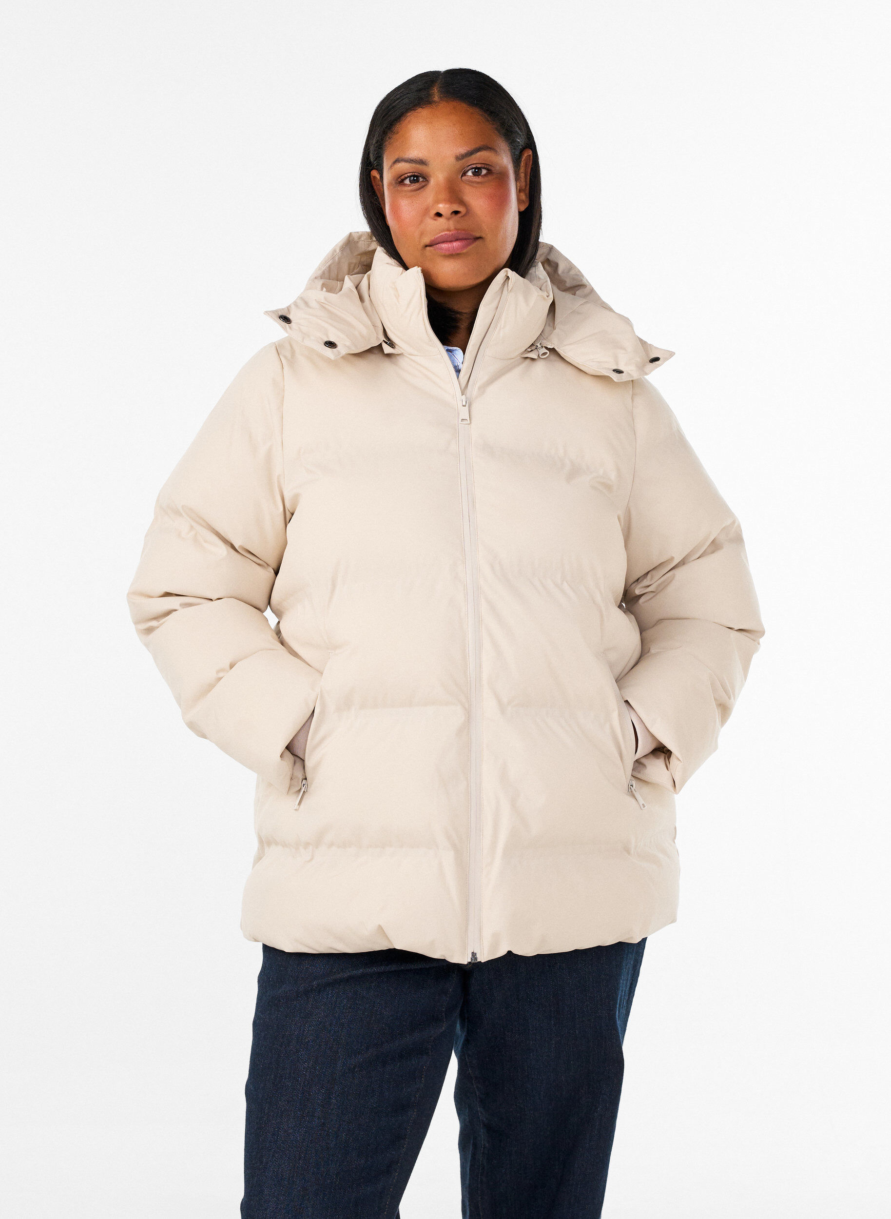 ZizziKurze Steppjacke mit abnehmbarer Kapuze, Vanille, Model image number 0