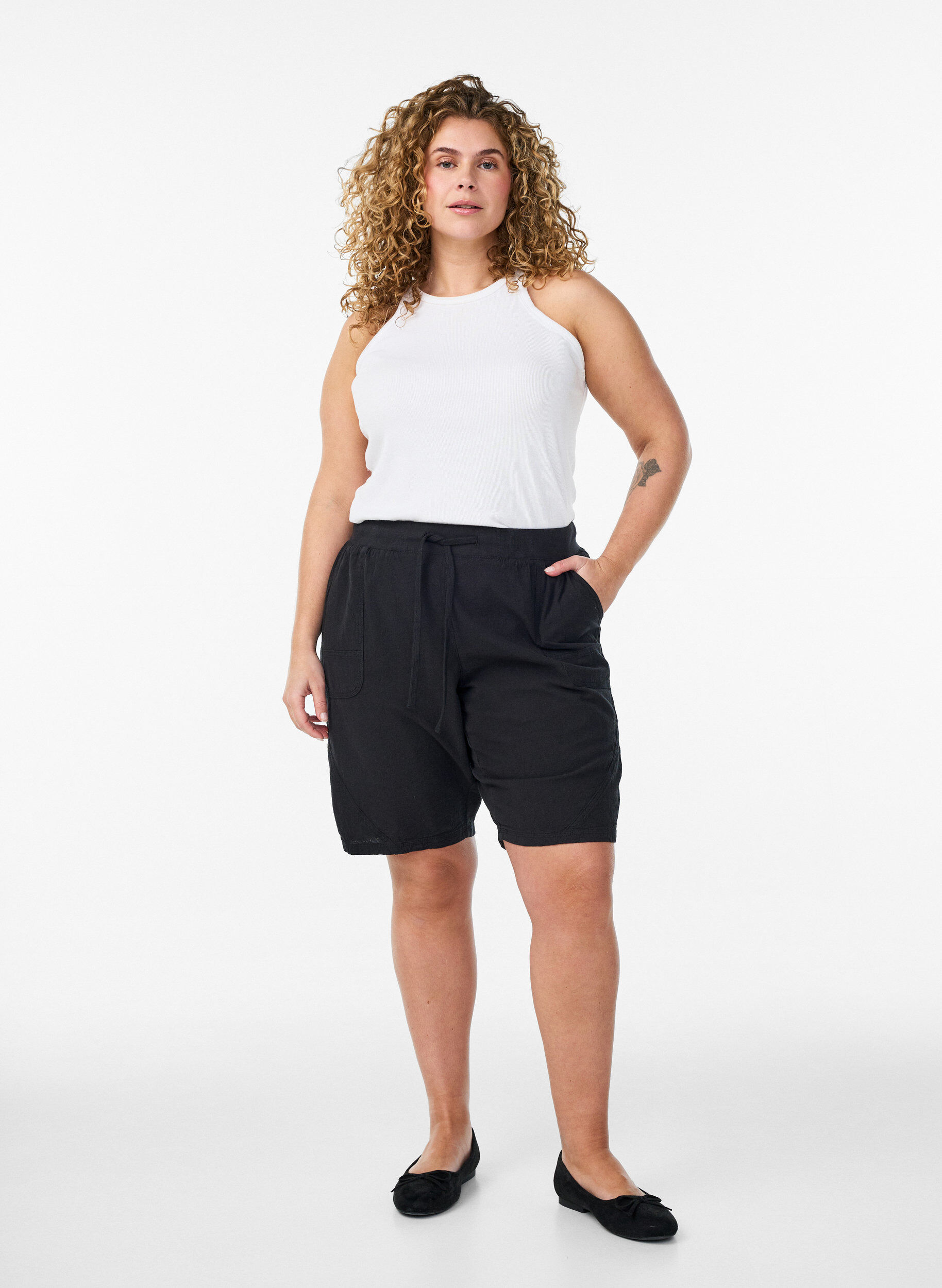 ZizziLockere Shorts aus Baumwolle mit Taschen, Schwarz, Model image number 1