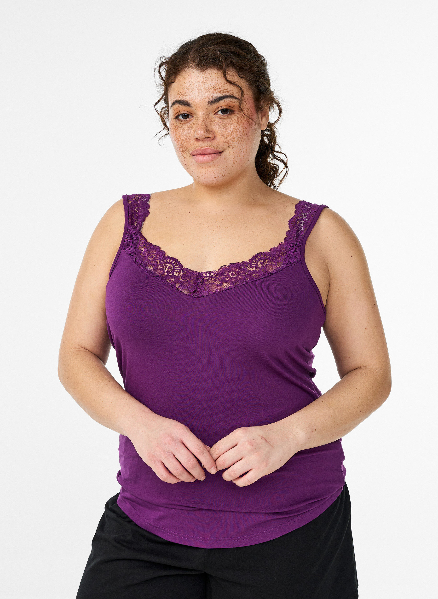 ZizziTop aus Viskose mit Spitze, Lila, Model image number 0