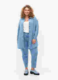 Mille Mom Fit Jeans mit Print, Light blue denim, Model